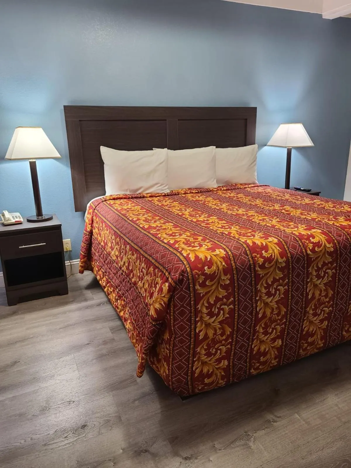 Bed in All Seasons Lodge