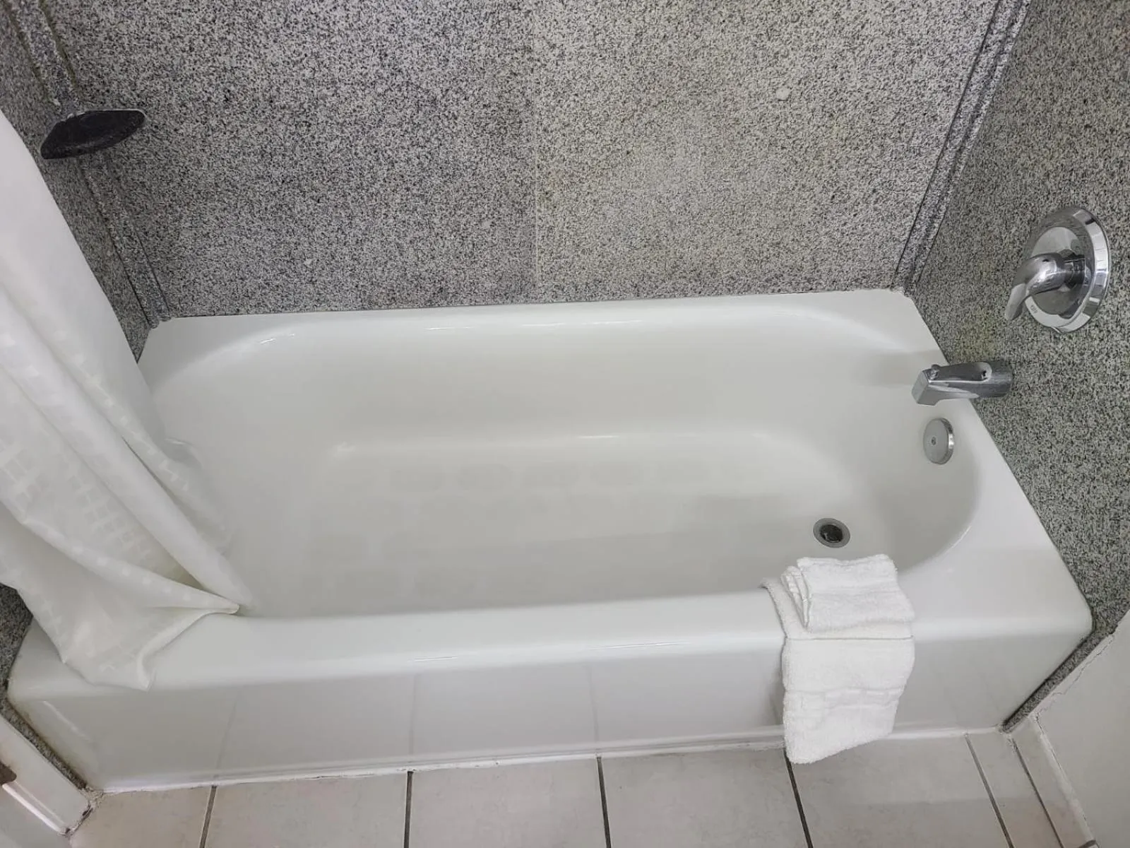 Public Bath in All Seasons Lodge