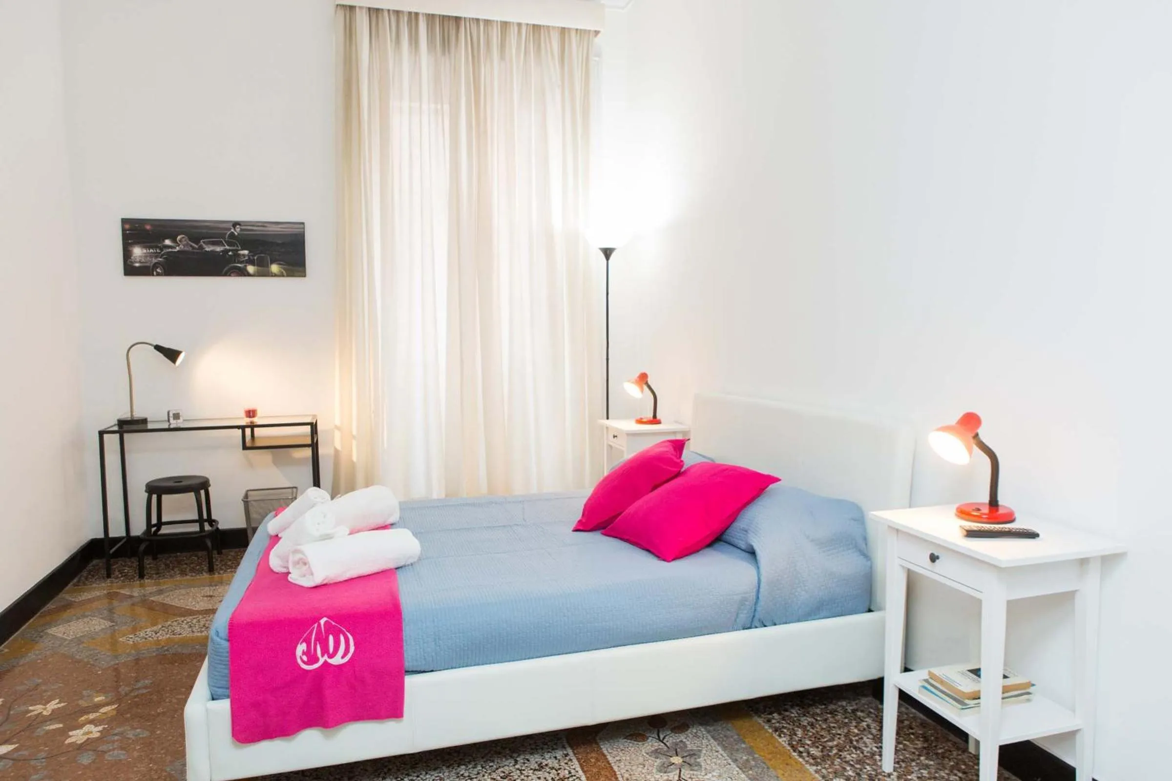 Photo of the whole room, Bed in Leone X Genova Affittacamere