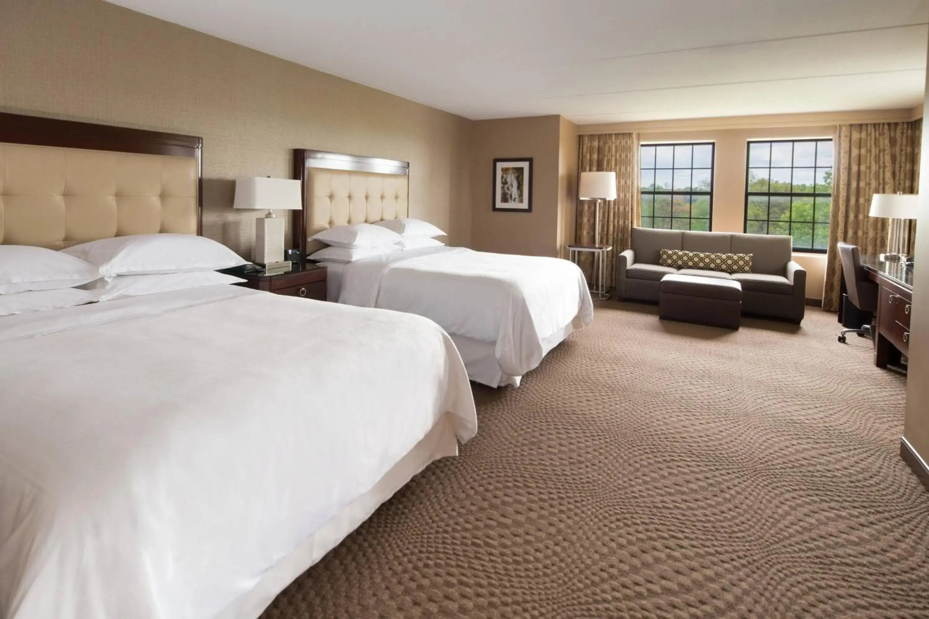 Deluxe Double Room in Sheraton Parsippany Hotel Deluxe Double Room in Sheraton Parsippany Hotel