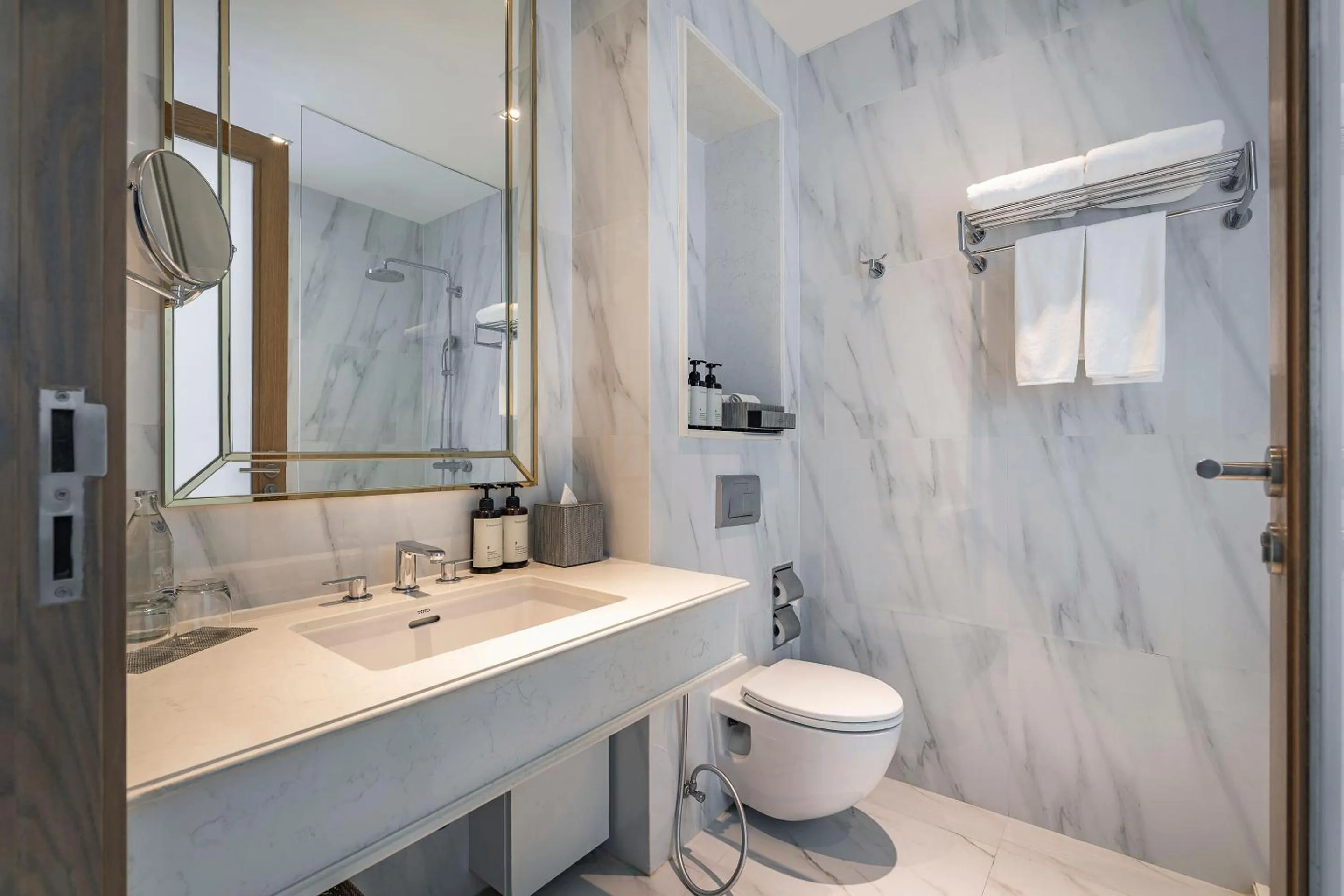 Toilet in MUU Bangkok, Small Luxury Hotels of the World