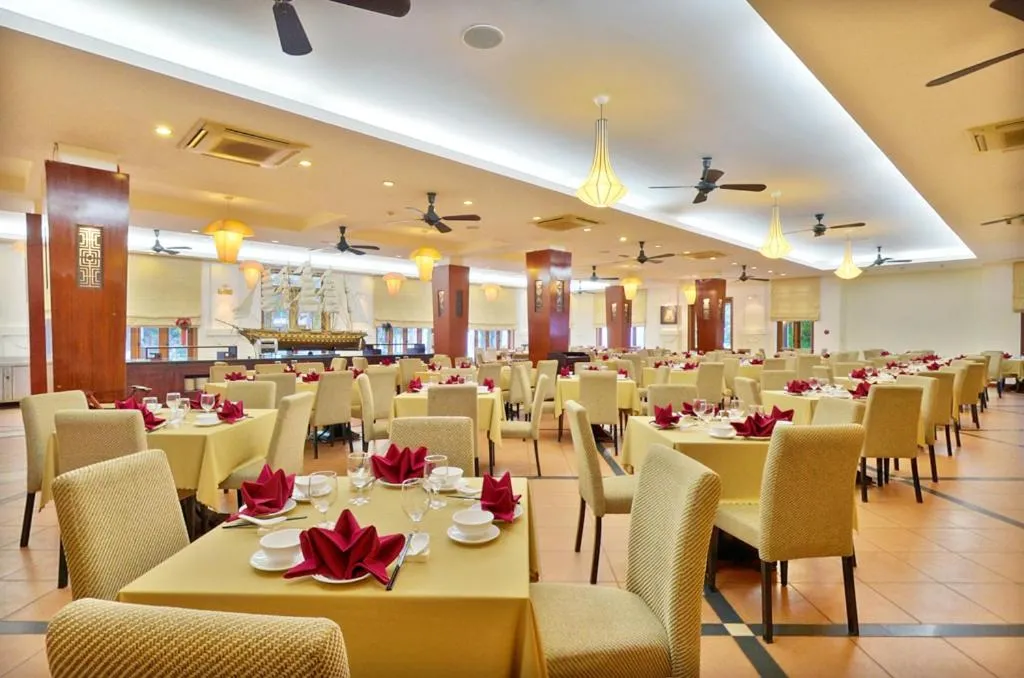Restaurant/places to eat in Sun Spa Resort & Villa