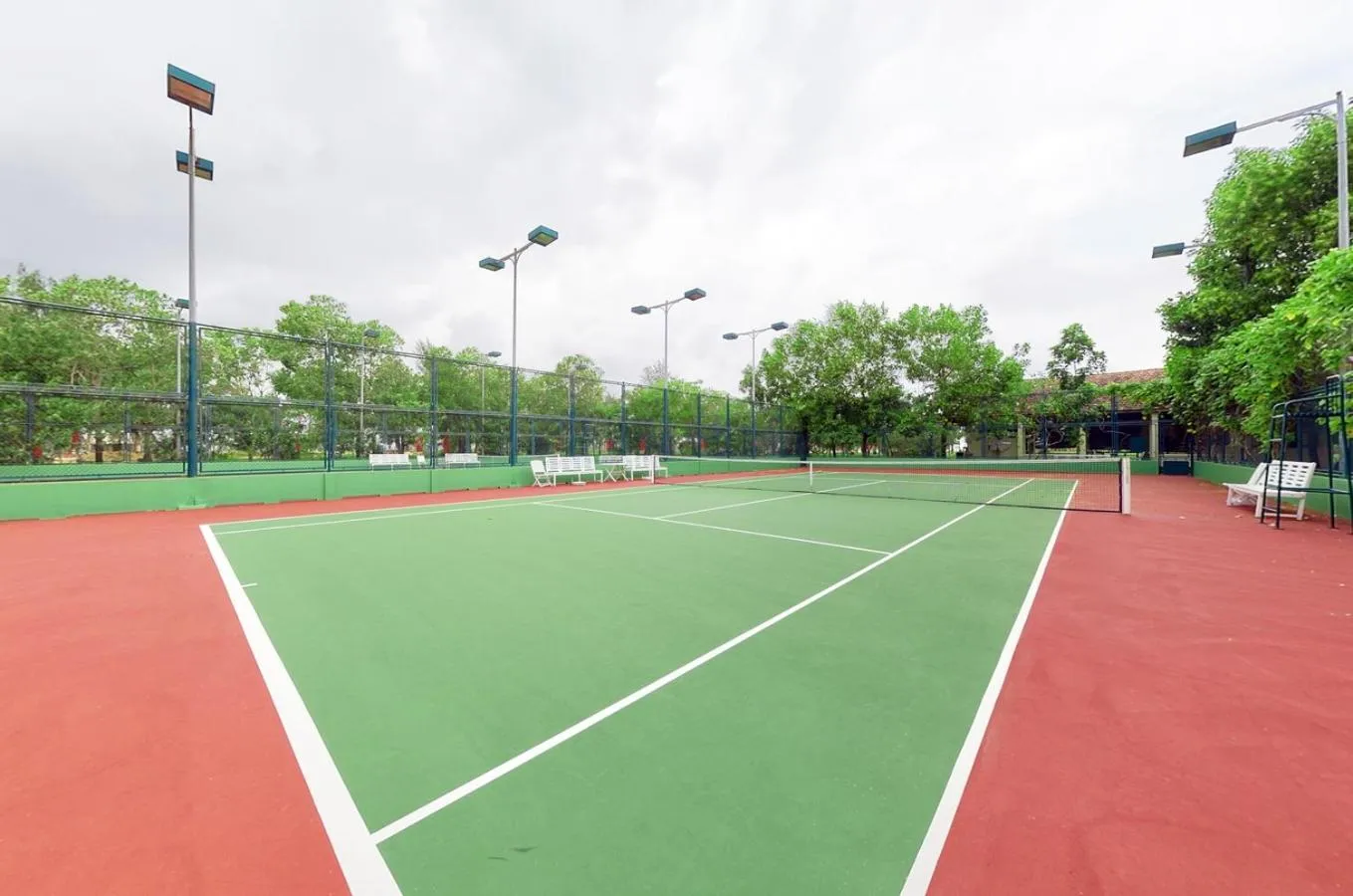 Tennis court in Sun Spa Resort & Villa