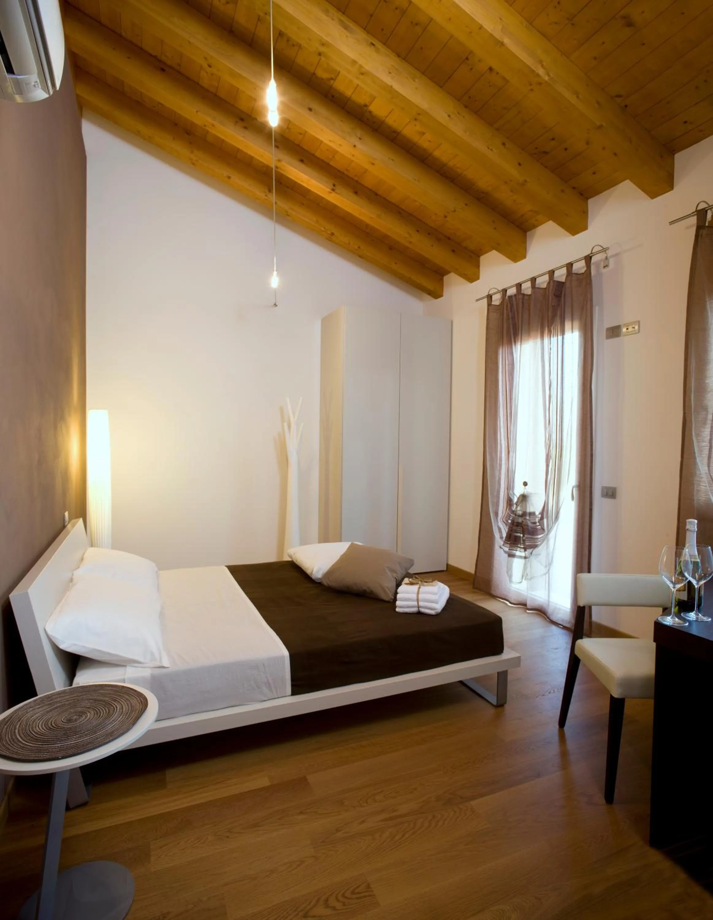 Photo of the whole room, Bed in Magrine Castelfranco Veneto