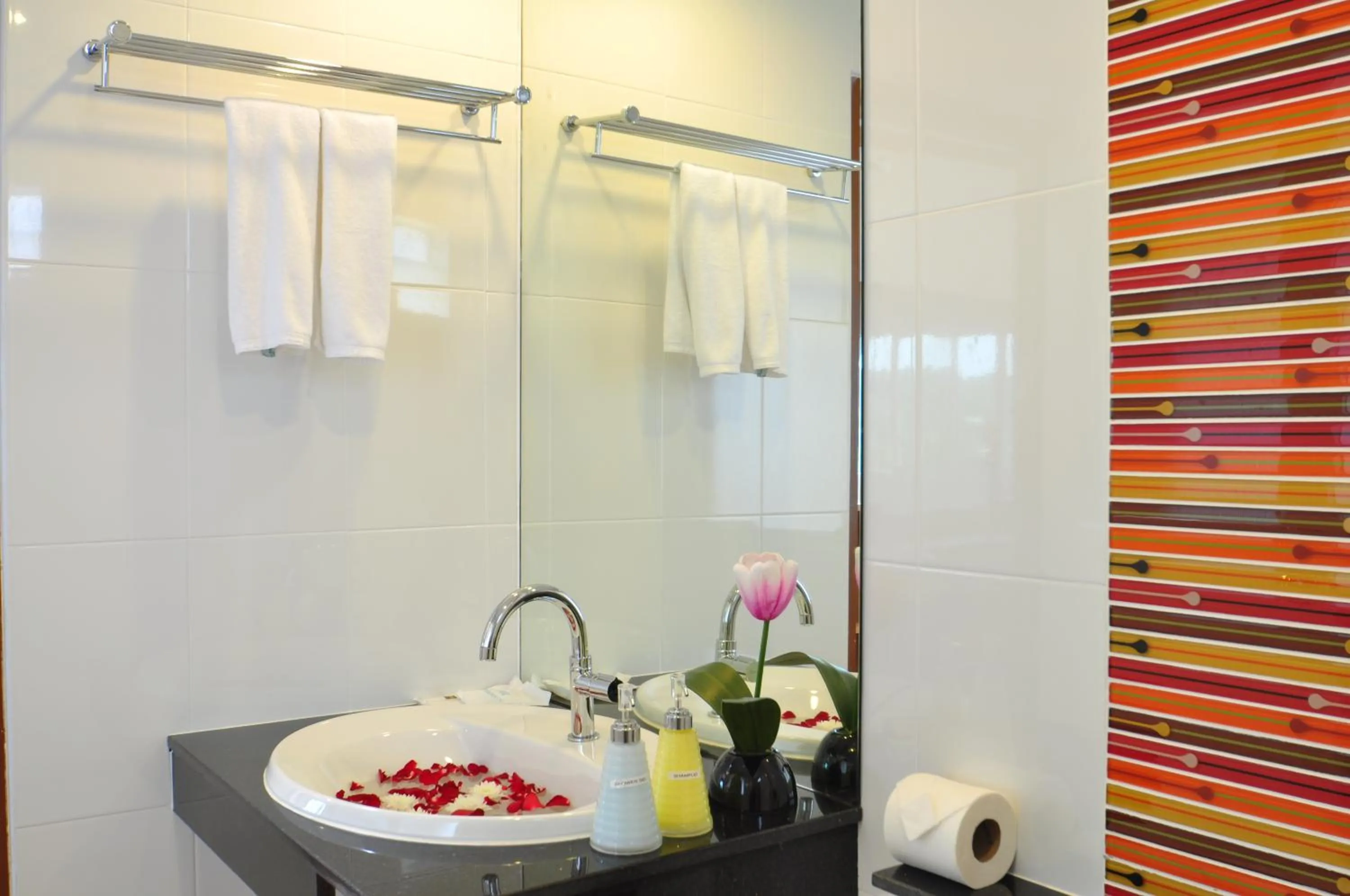 Bathroom in Green Harbor Hotel & Service Apartment