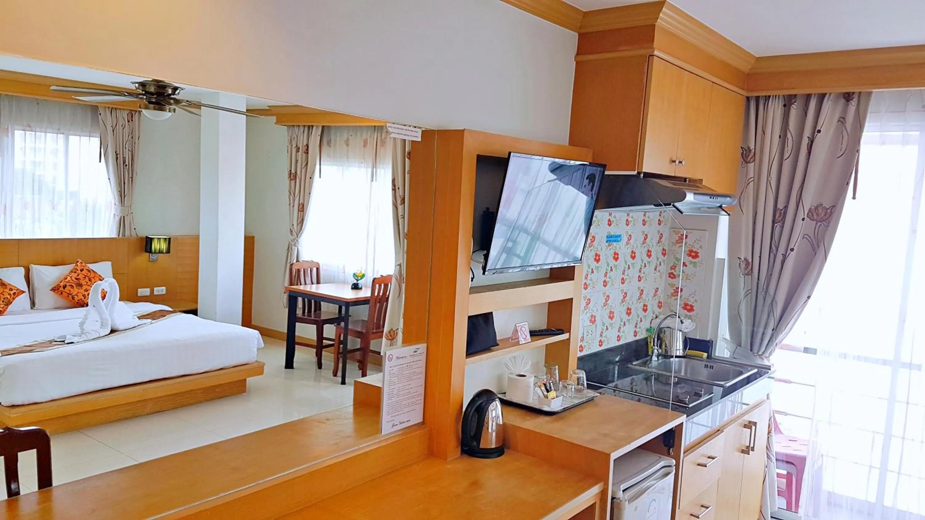 Photo of the whole room, Bed in Green Harbor Hotel & Service Apartment