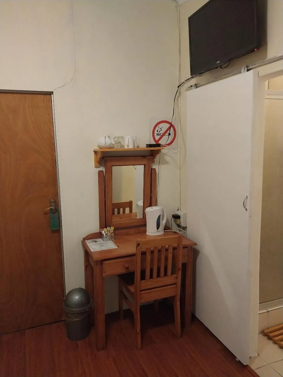 Coffee/tea facilities in Lily Guesthouse