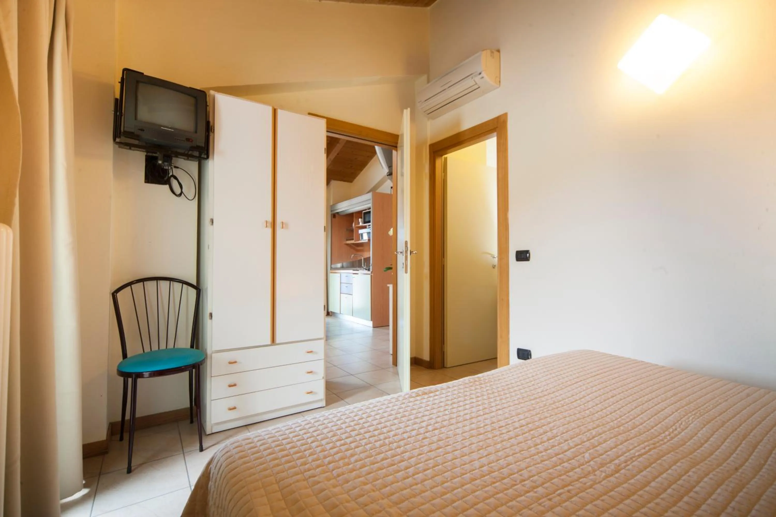 Photo of the whole room, Bed in Residence il Capodoglio