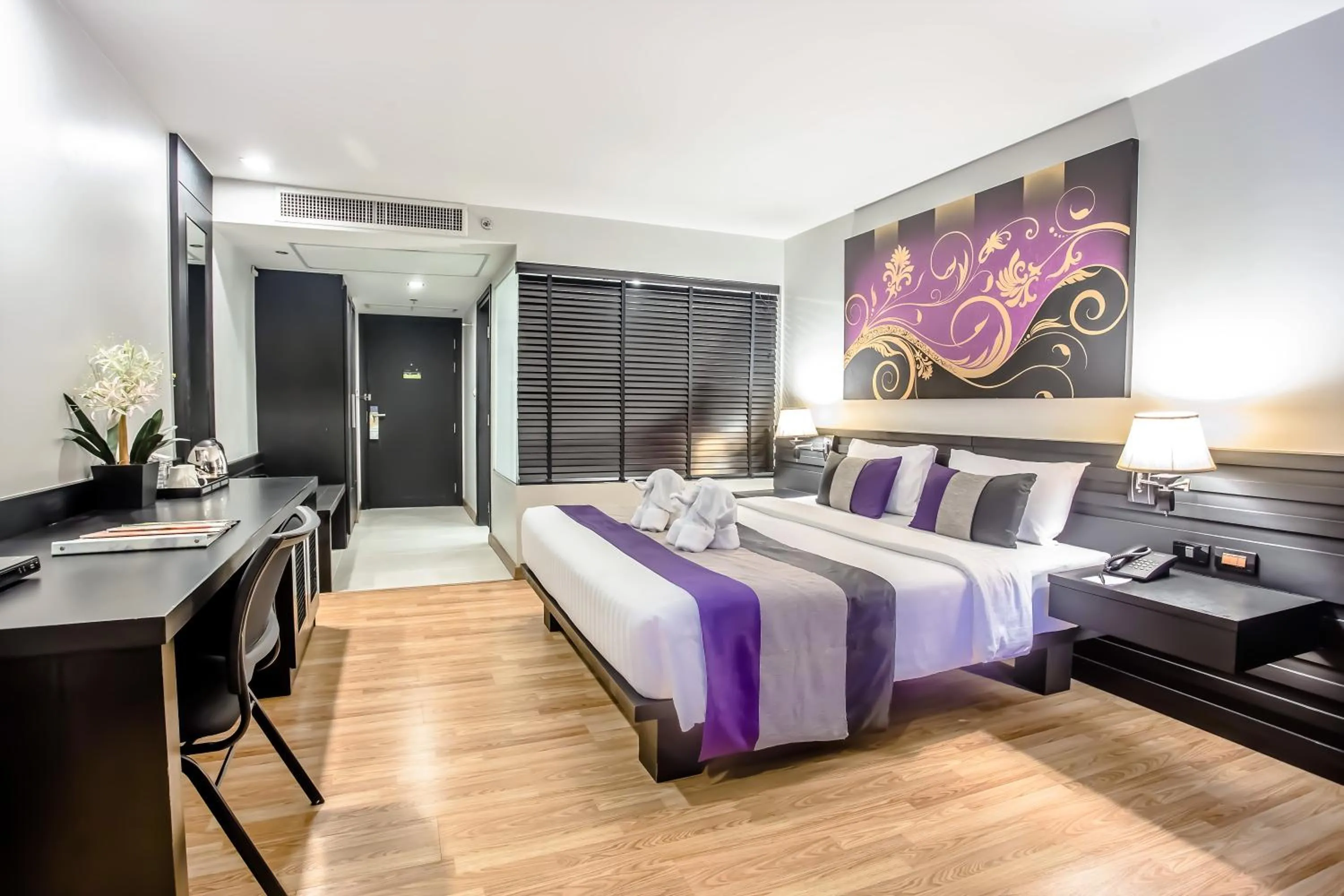 Photo of the whole room, Bed in Nouvo City Hotel