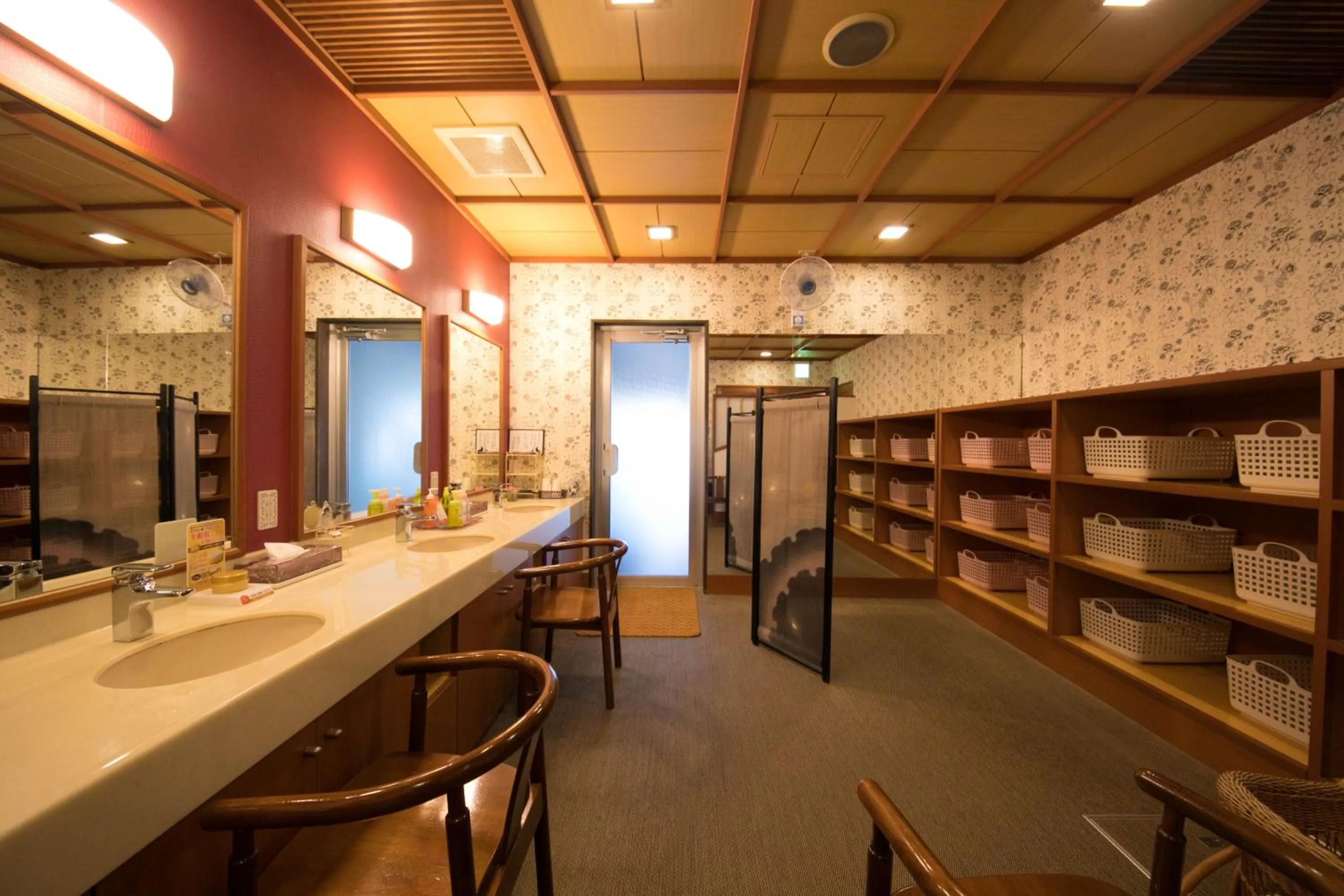 Hot Spring Bath in Yufuin Kaorinosato Hanamura