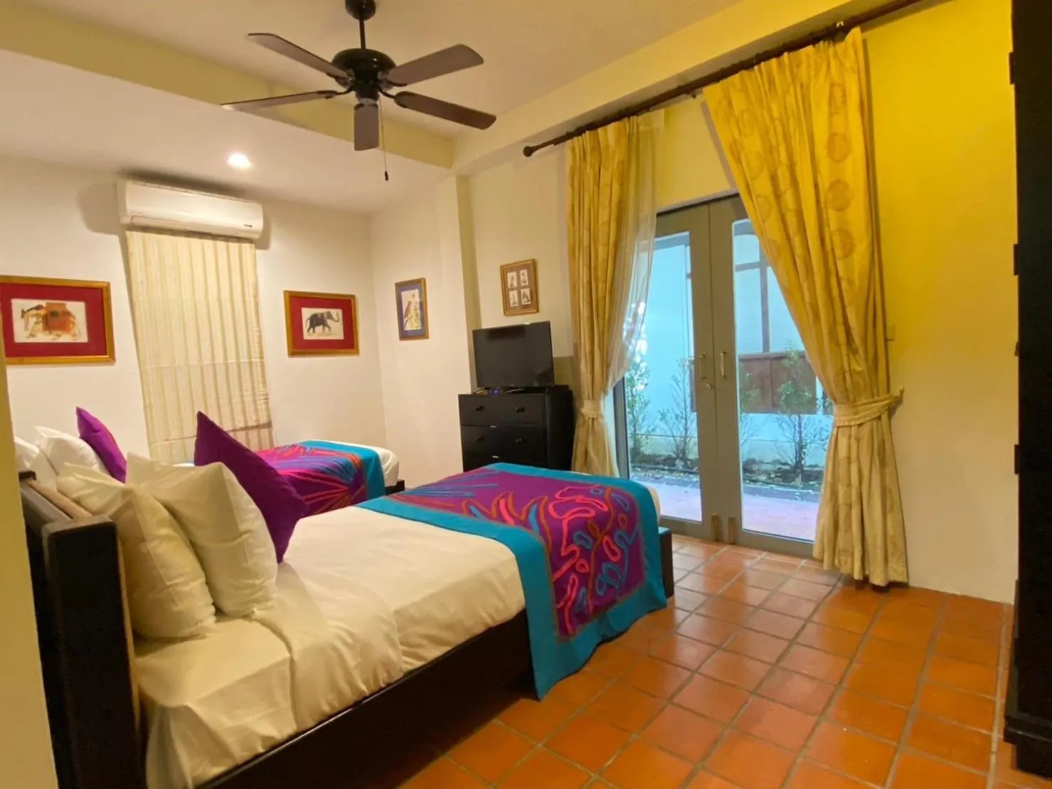 Bed in Zantiis Ndol Villas