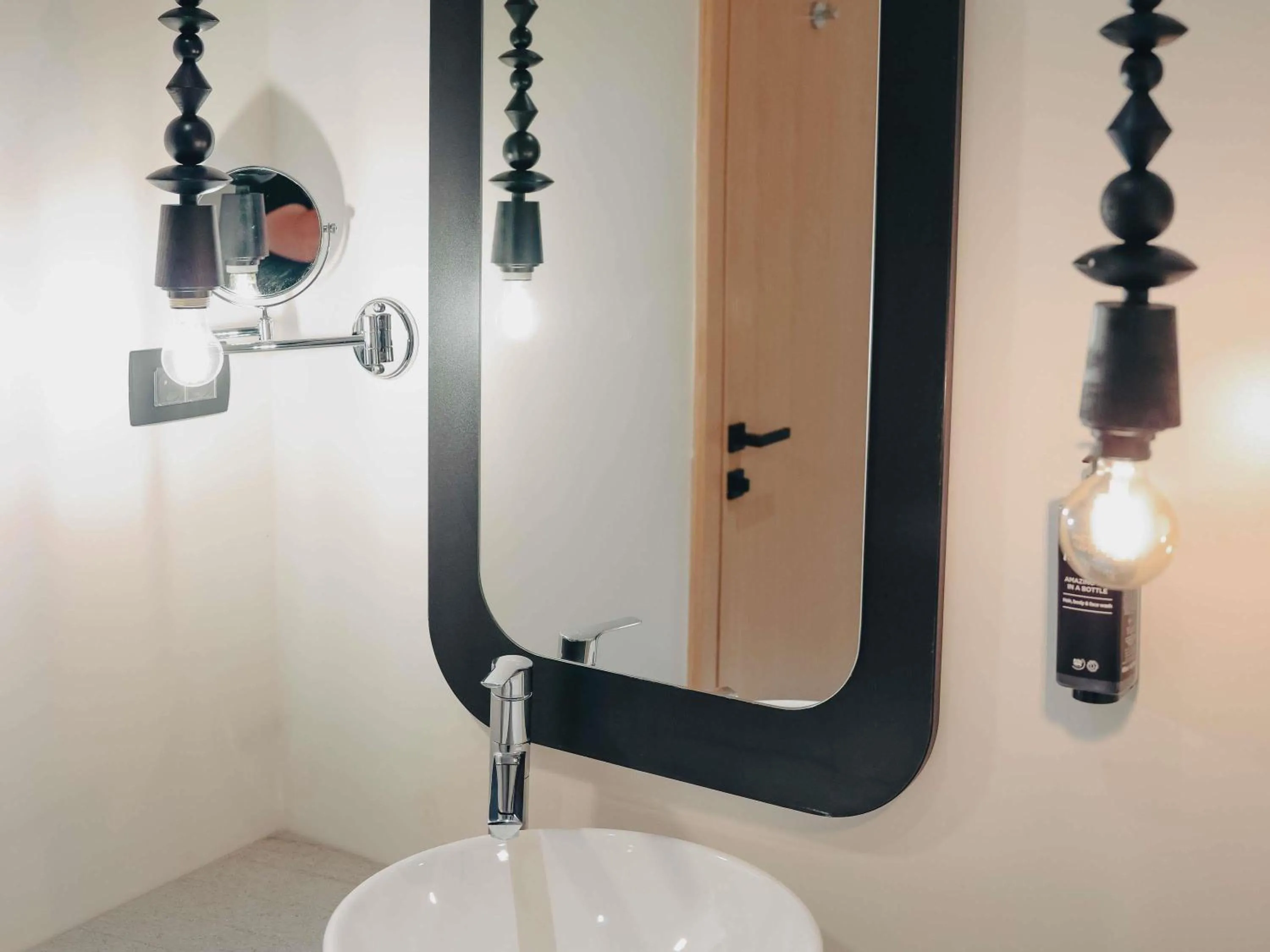 Bedroom in ibis Styles Sarajevo