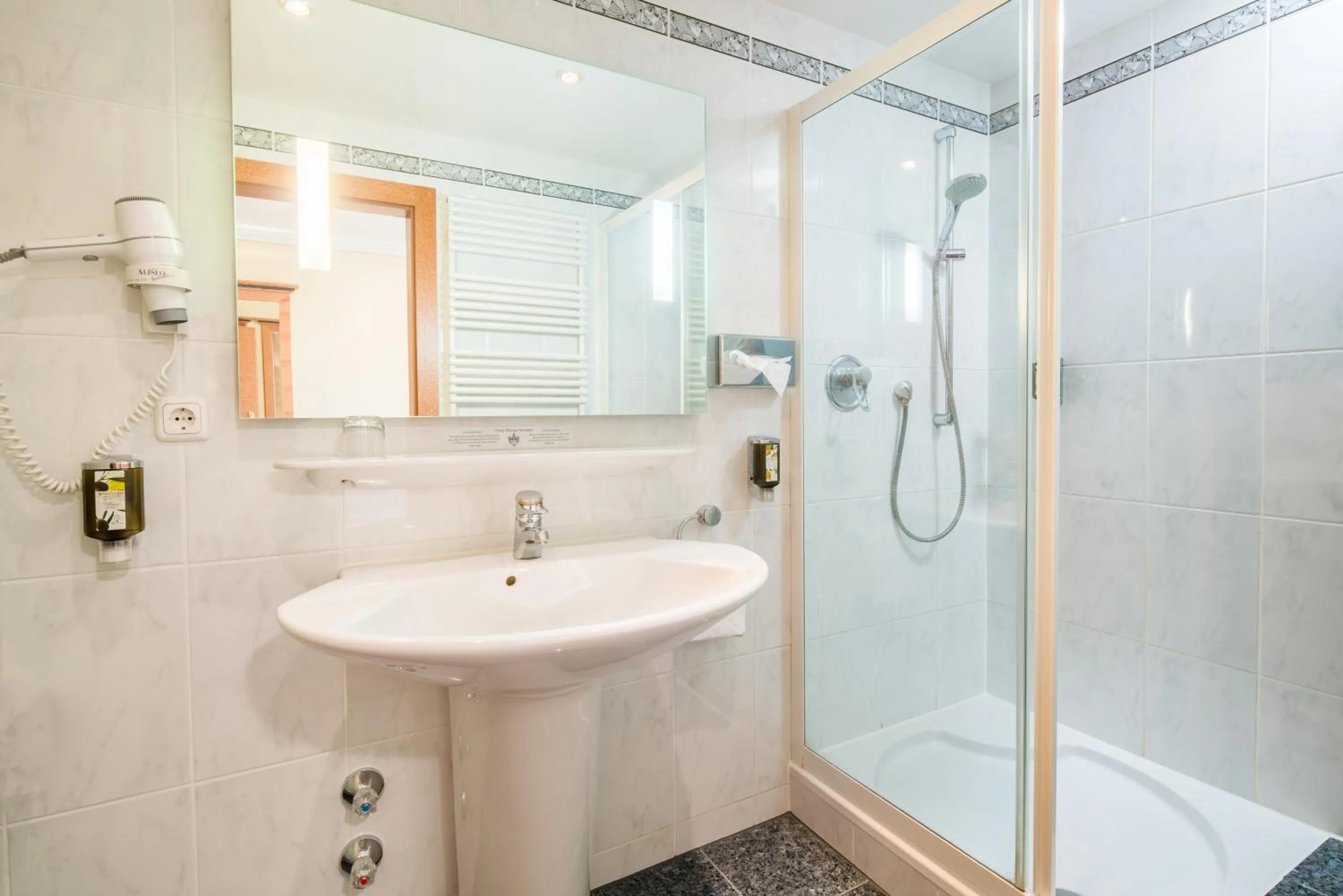 Bathroom in Hotel Asemann Planegg