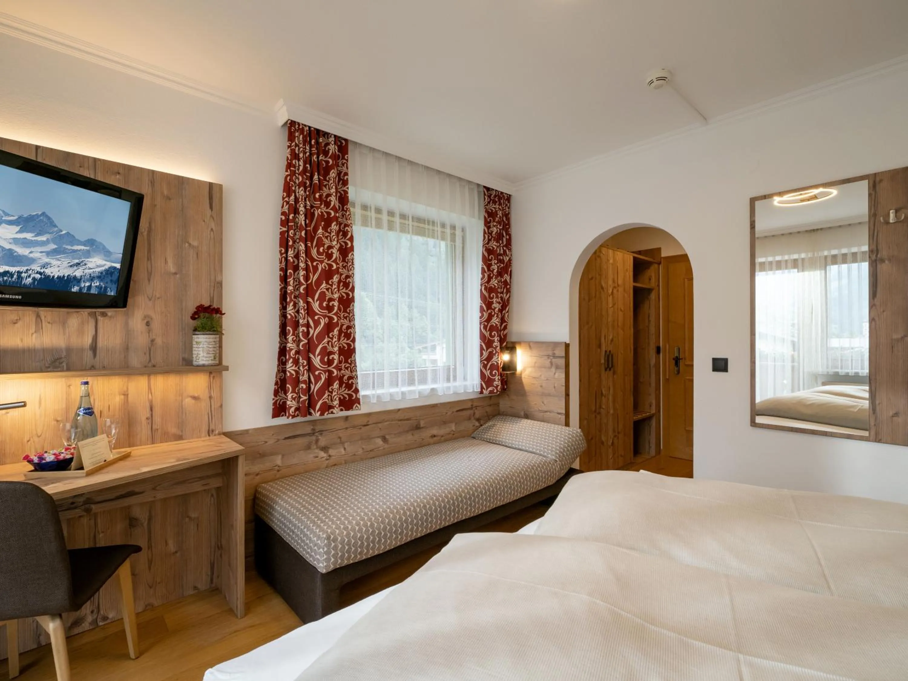 Photo of the whole room, Bed in Hotel Garni Ferienhof