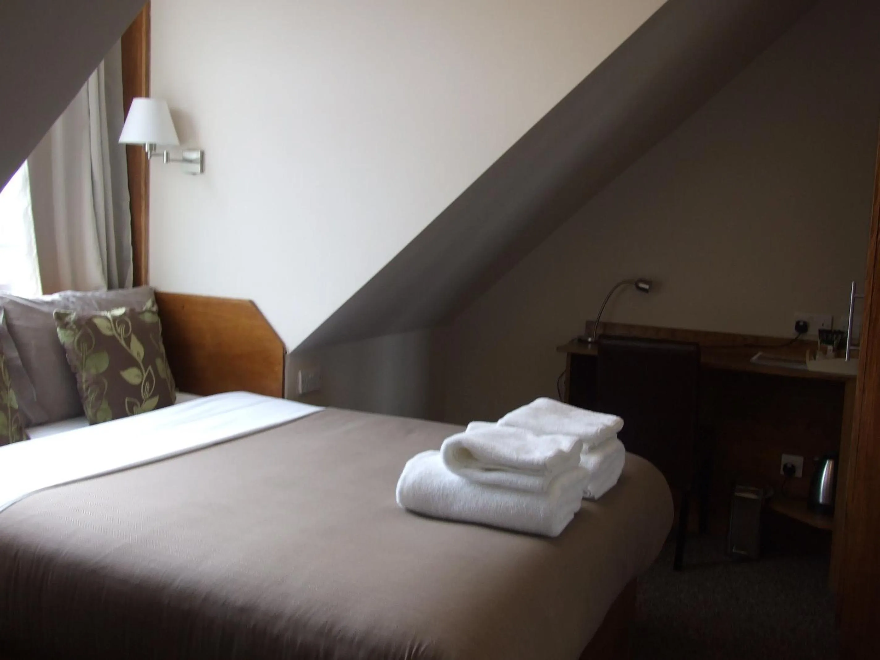 Bedroom, Bed in Cambridge House