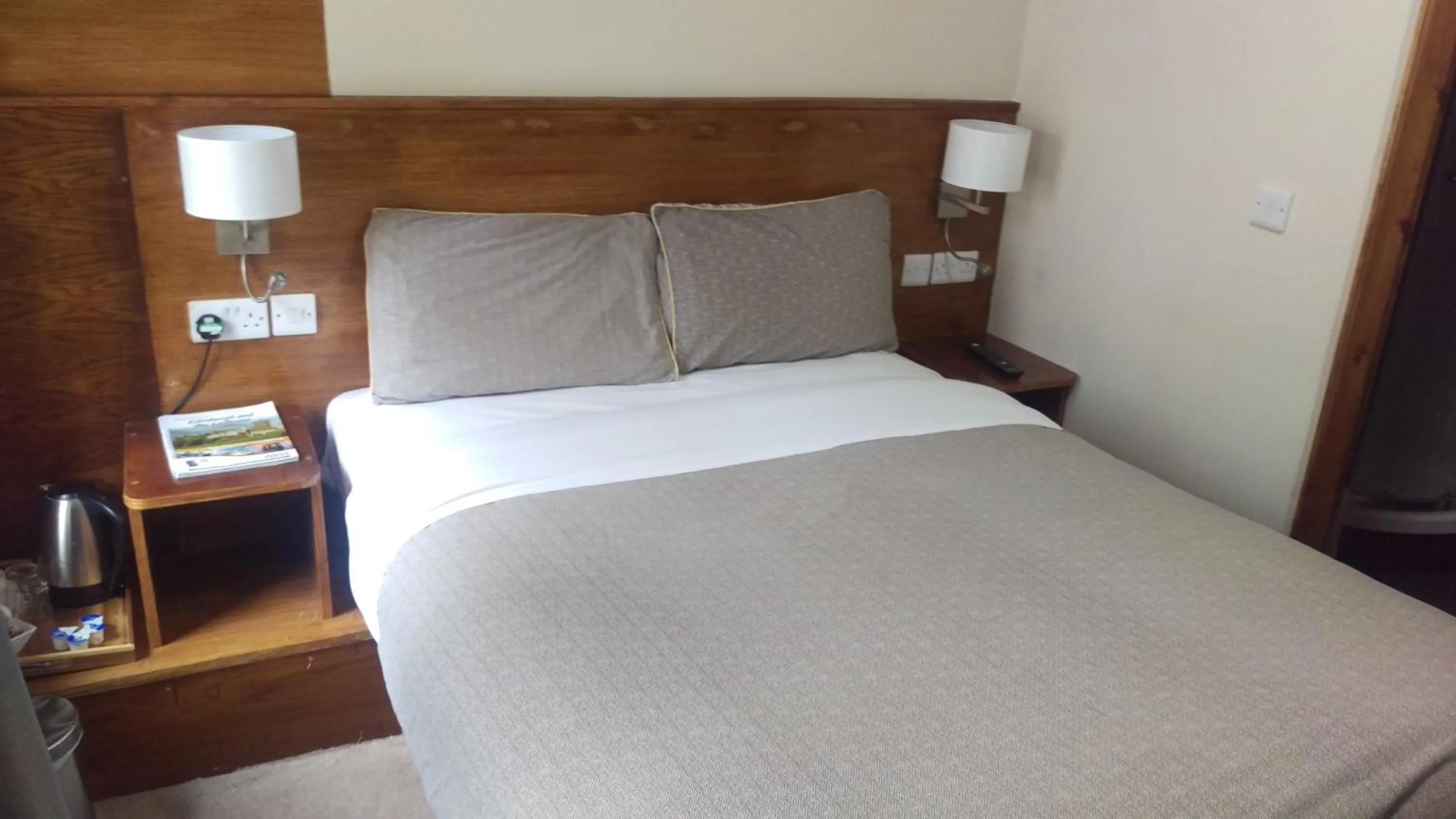 Bedroom, Bed in Cambridge House