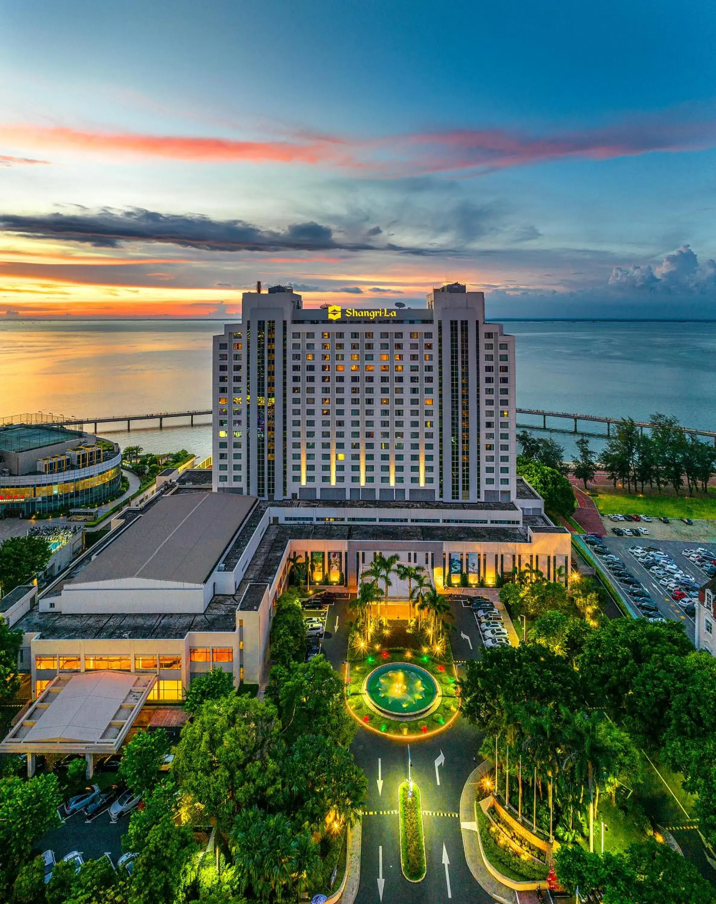 Property building in Shangri-La Beihai Property building in Shangri-La Beihai