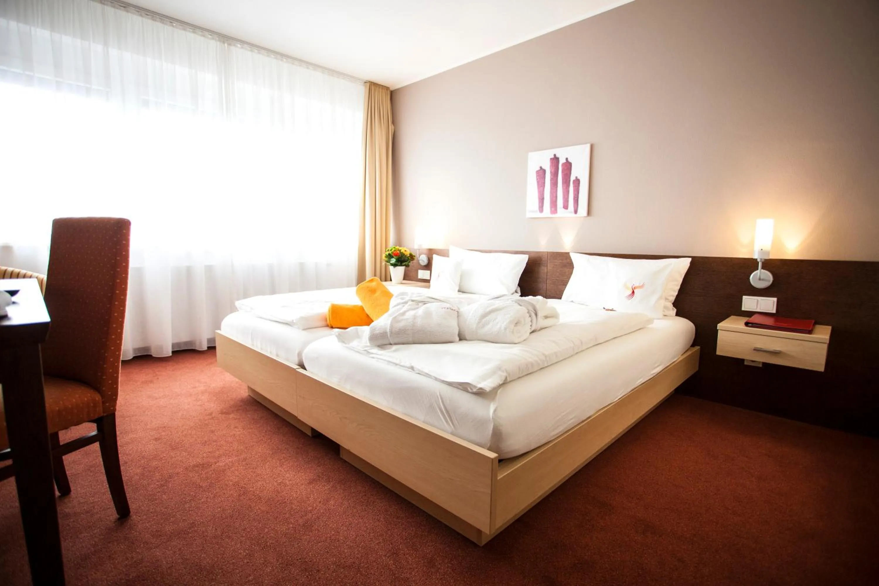 Photo of the whole room, Bed in Phönix Hotel