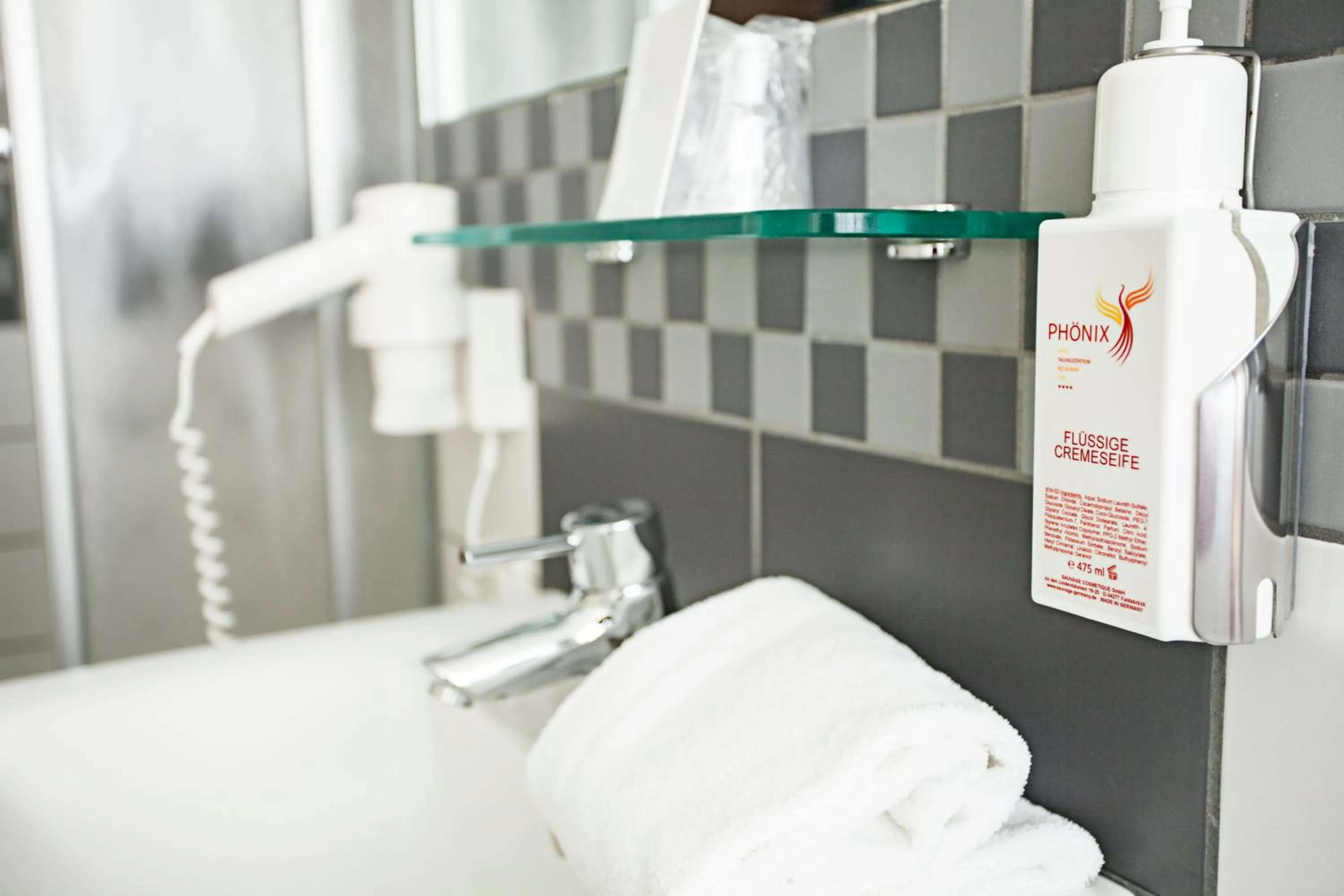 Bathroom in Phönix Hotel