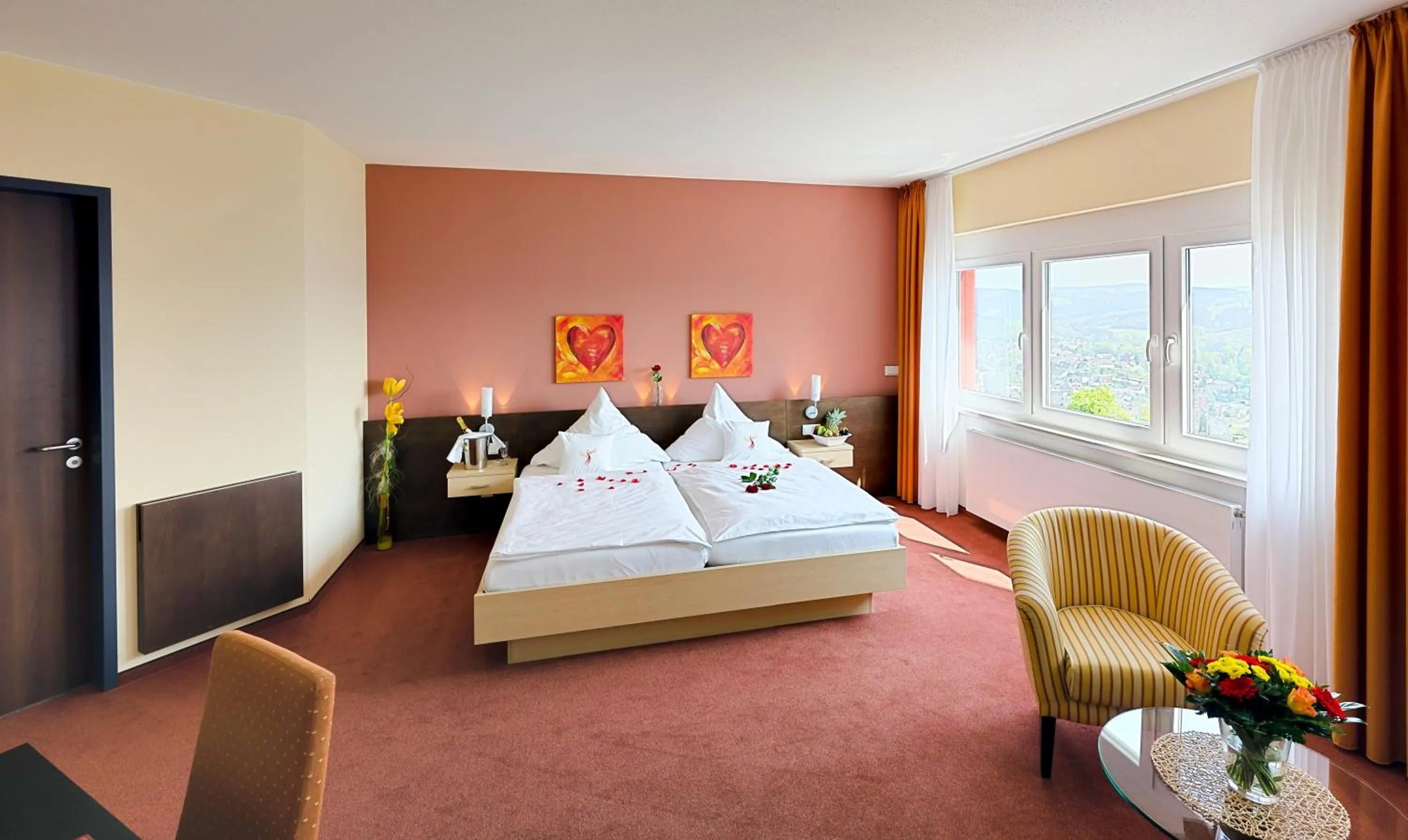 Photo of the whole room, Bed in Phönix Hotel