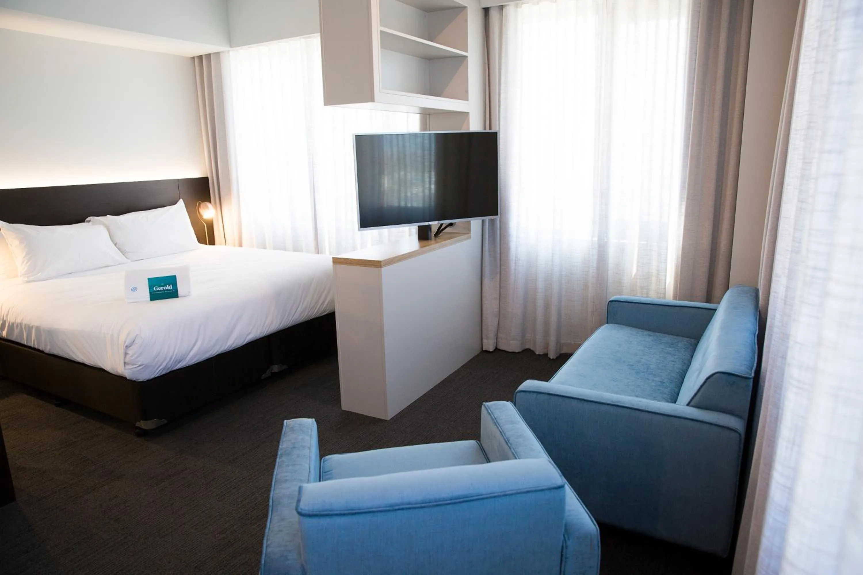 TV and multimedia, Bed in The Gerald Apartment Hotel