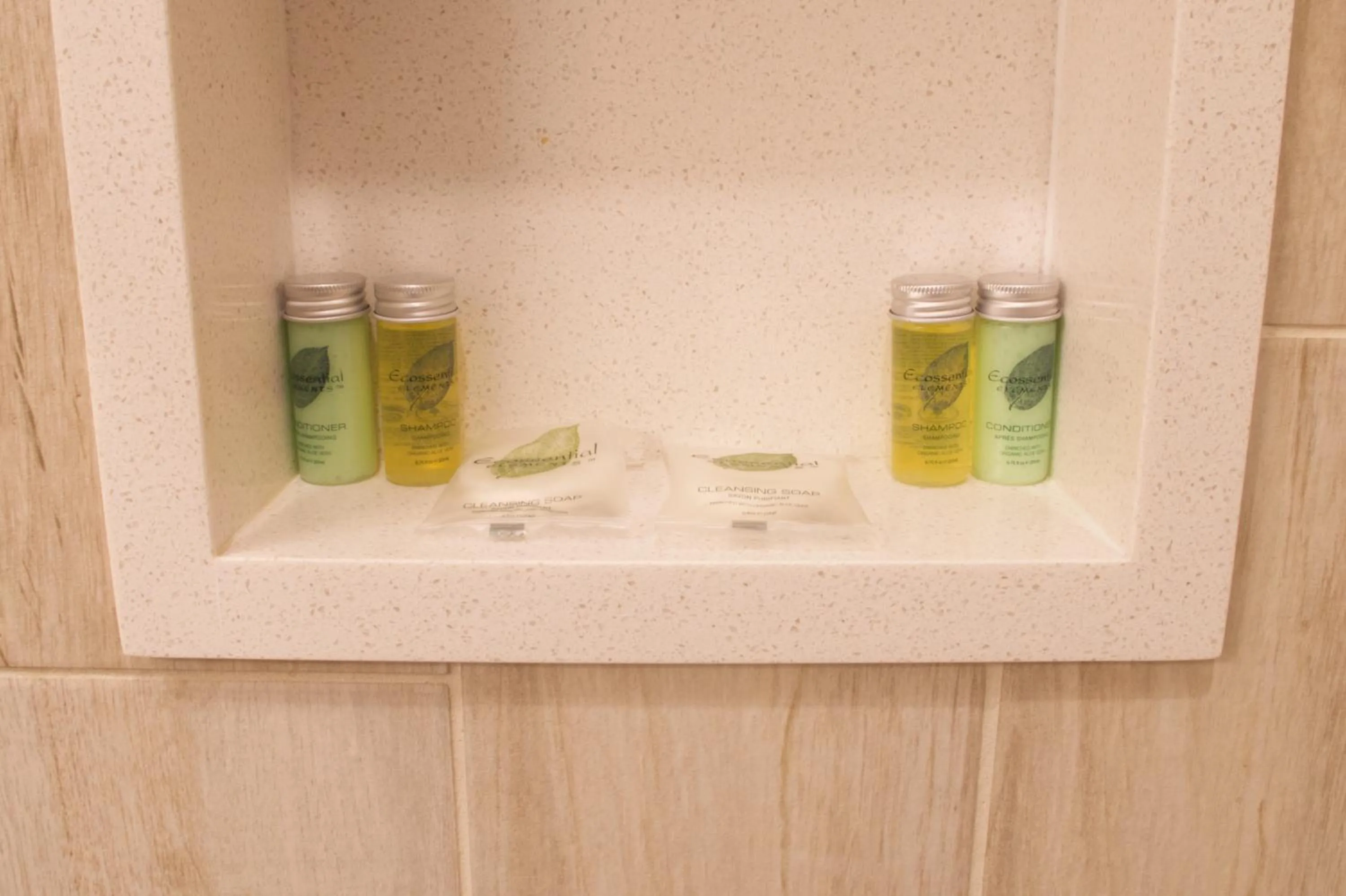 Shower in Rawdon Golf Resort