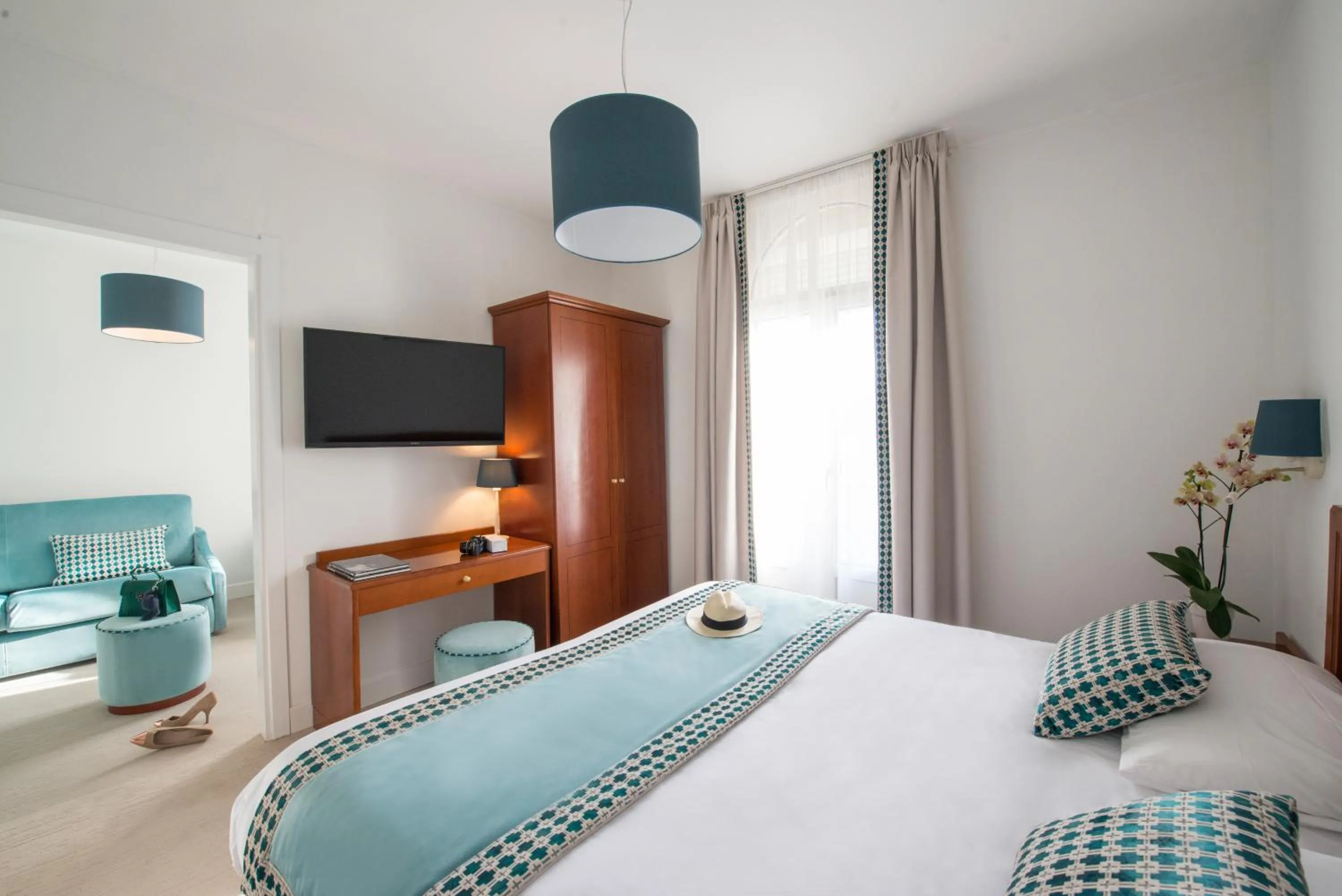 Bed in Hotel Olympia