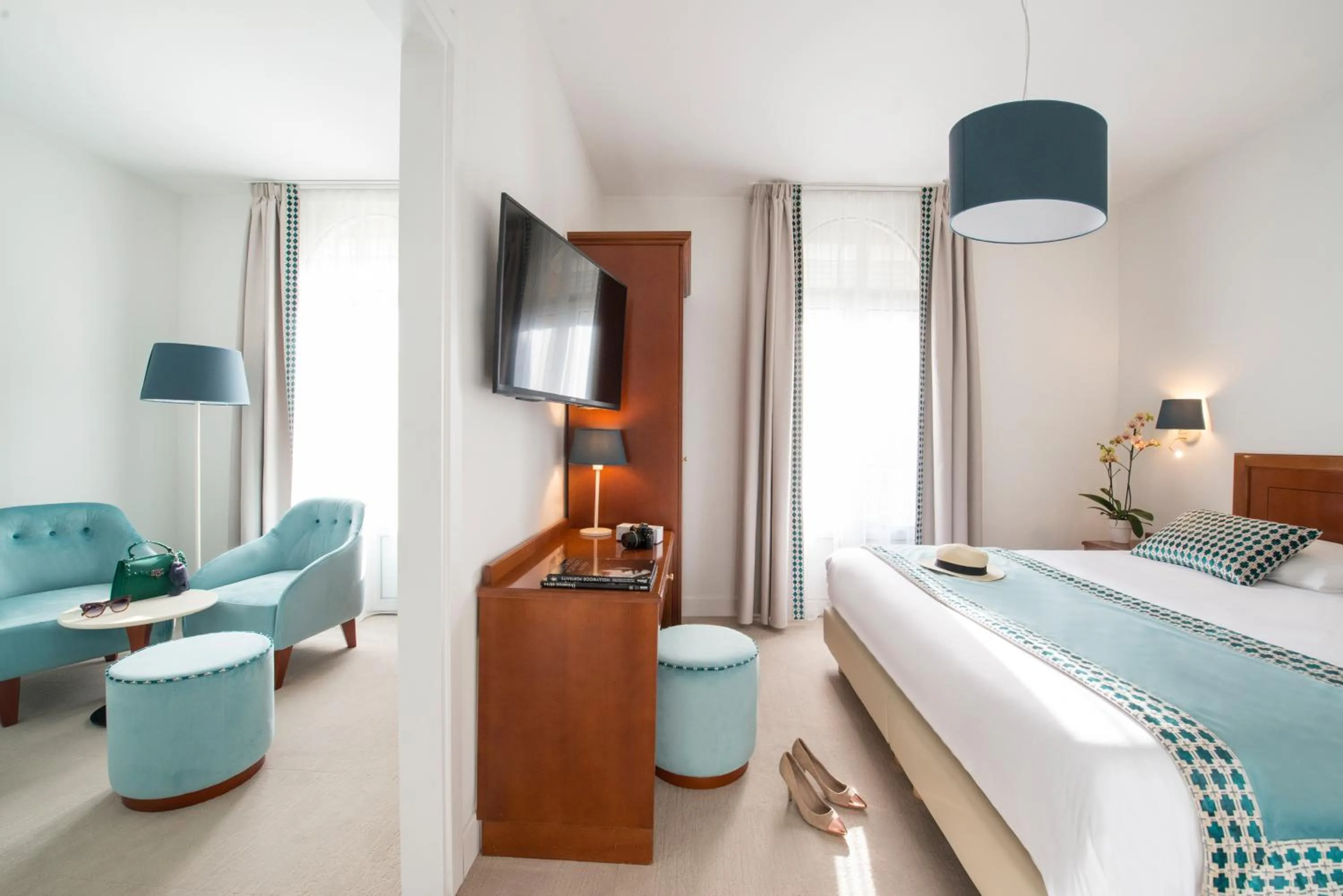 Bed in Hotel Olympia