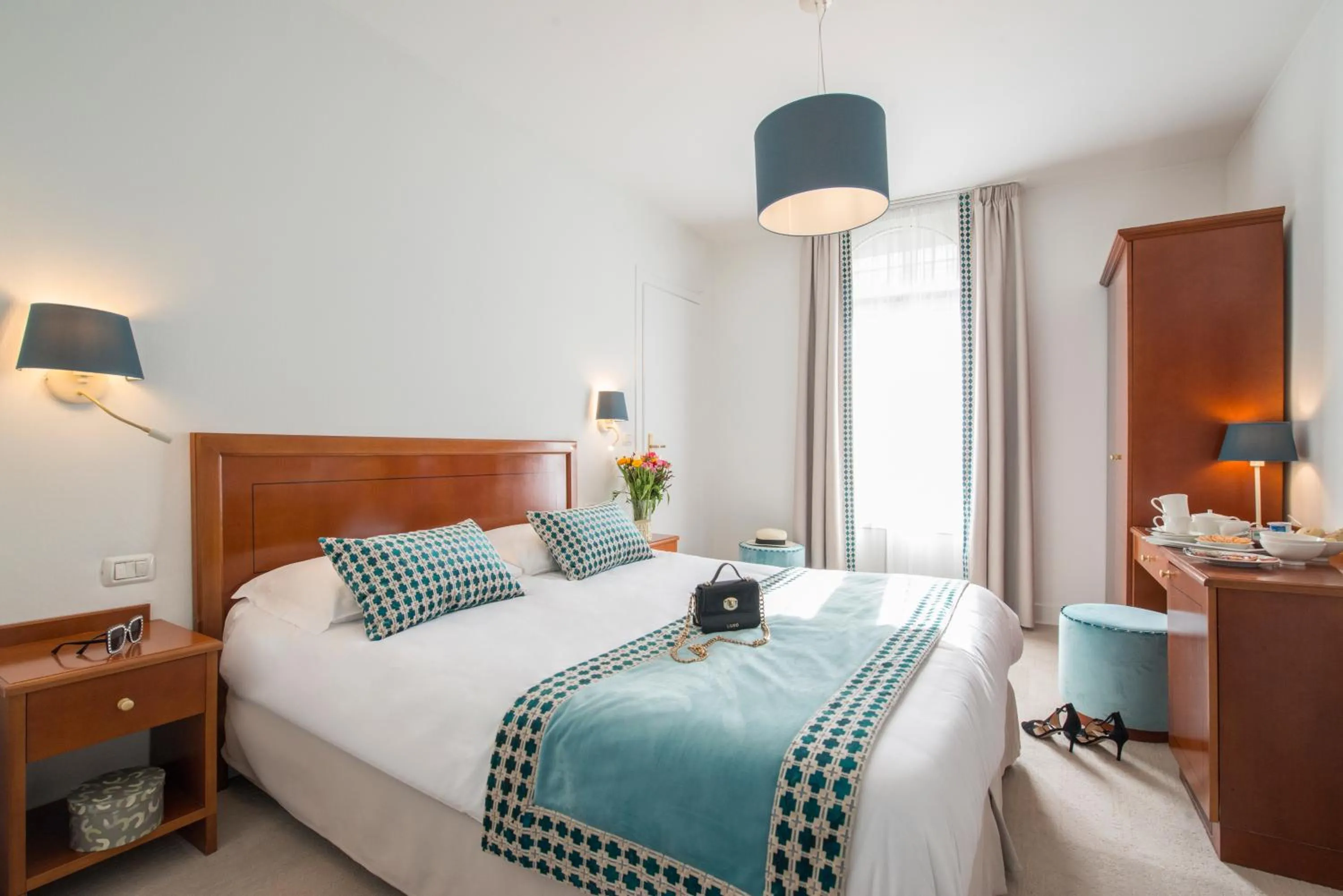 Bed in Hotel Olympia