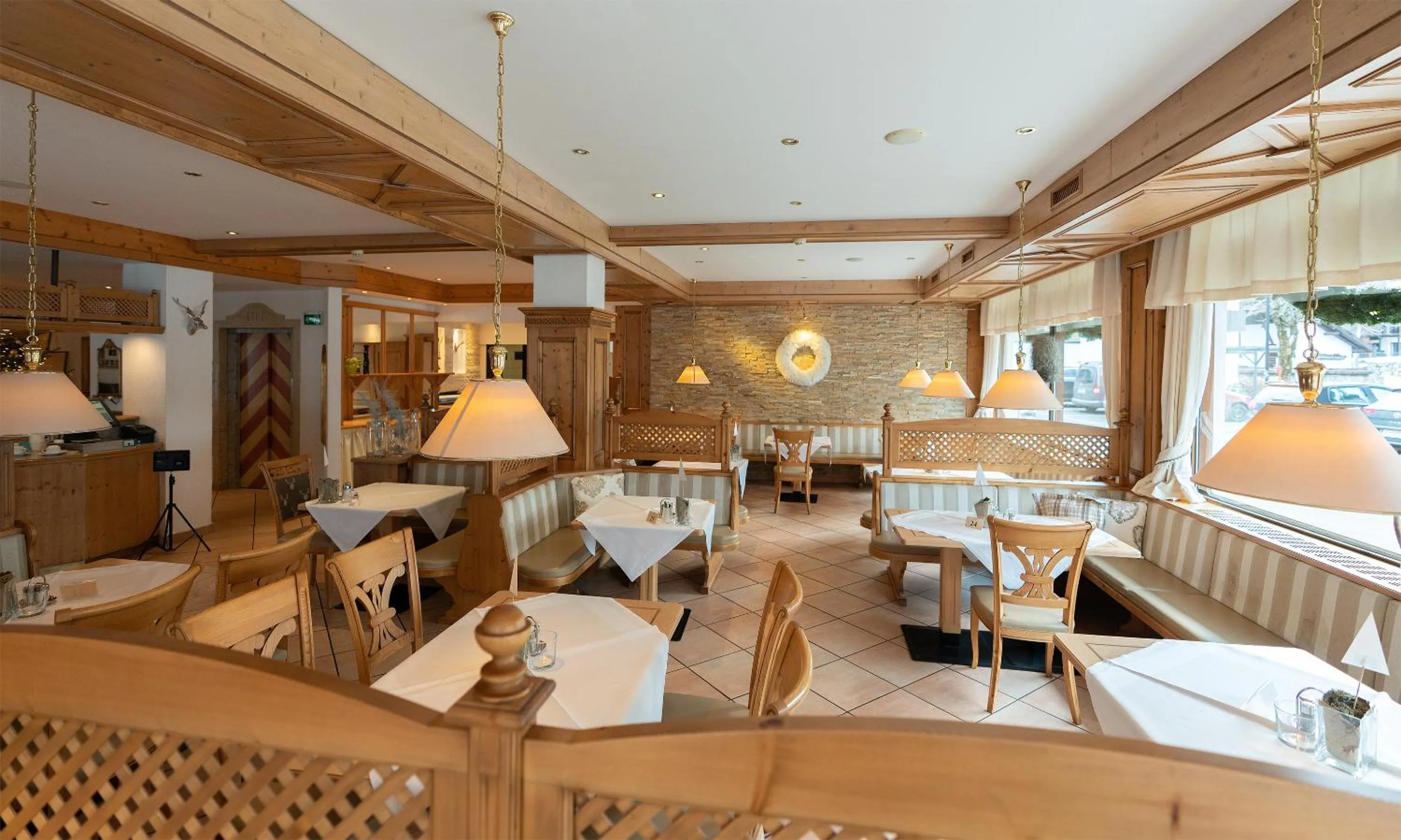 Restaurant/places to eat in Hotel Central