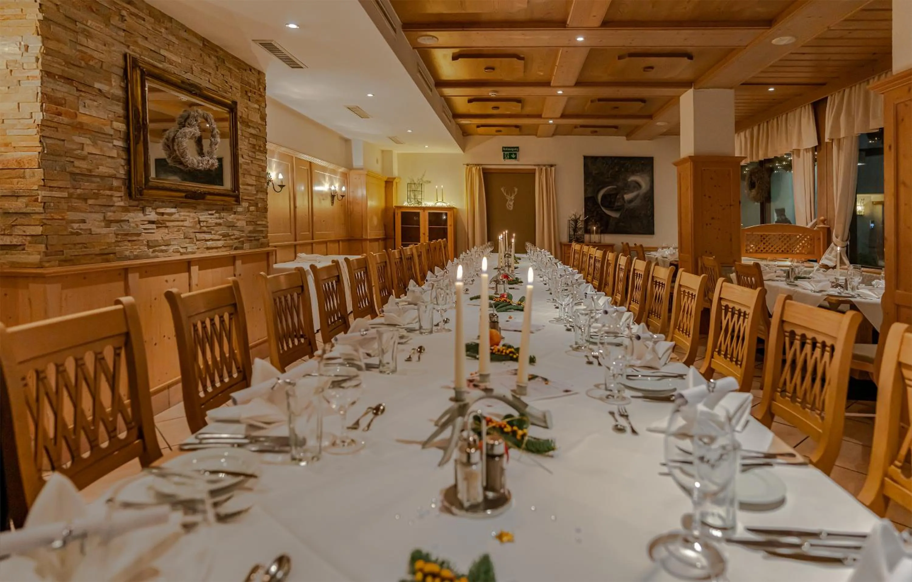 Restaurant/places to eat in Hotel Central