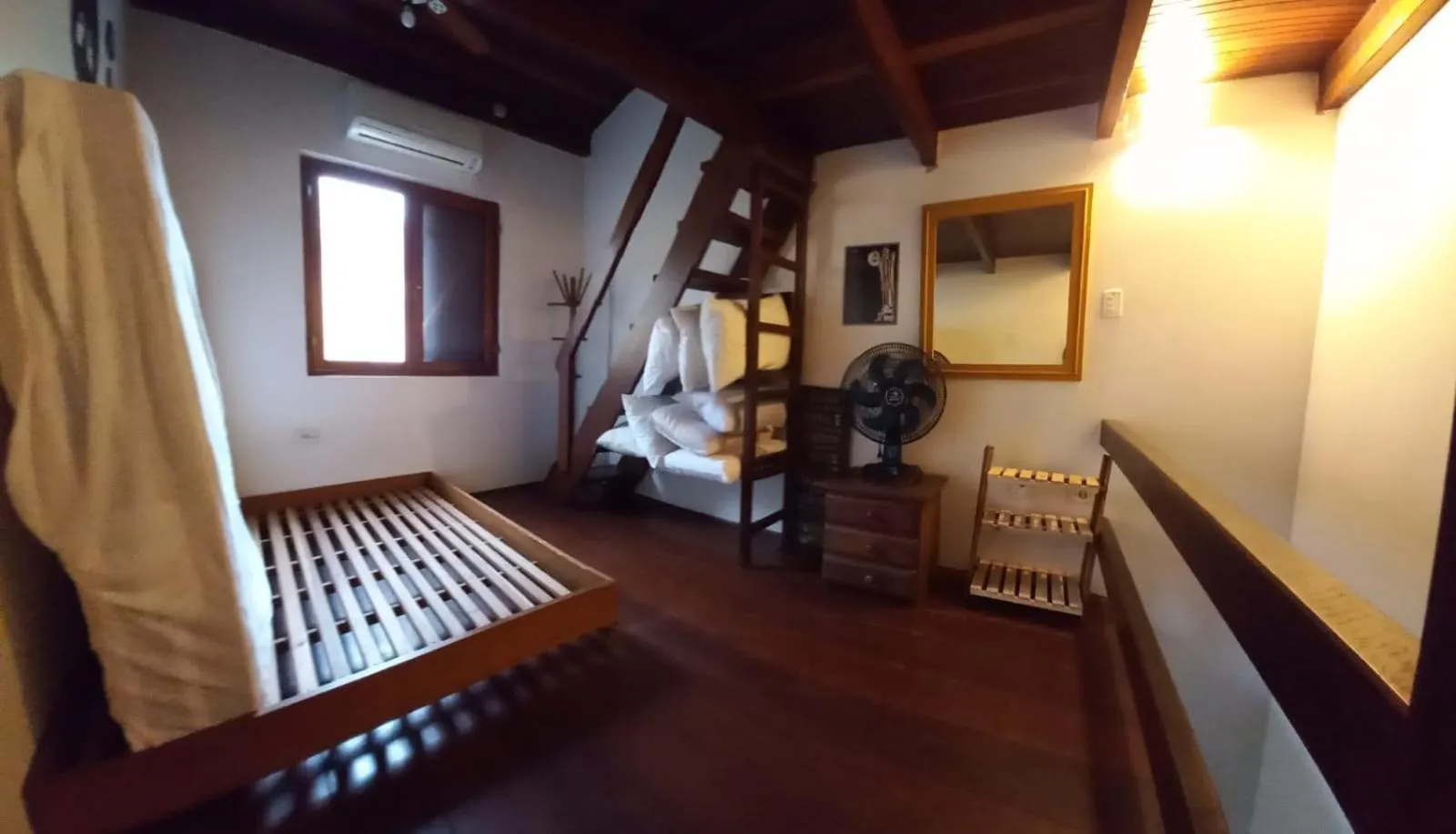 Bed in Chalé Praia Boiçucanga wi fi piscina Village Mirante Litoral Norte SP