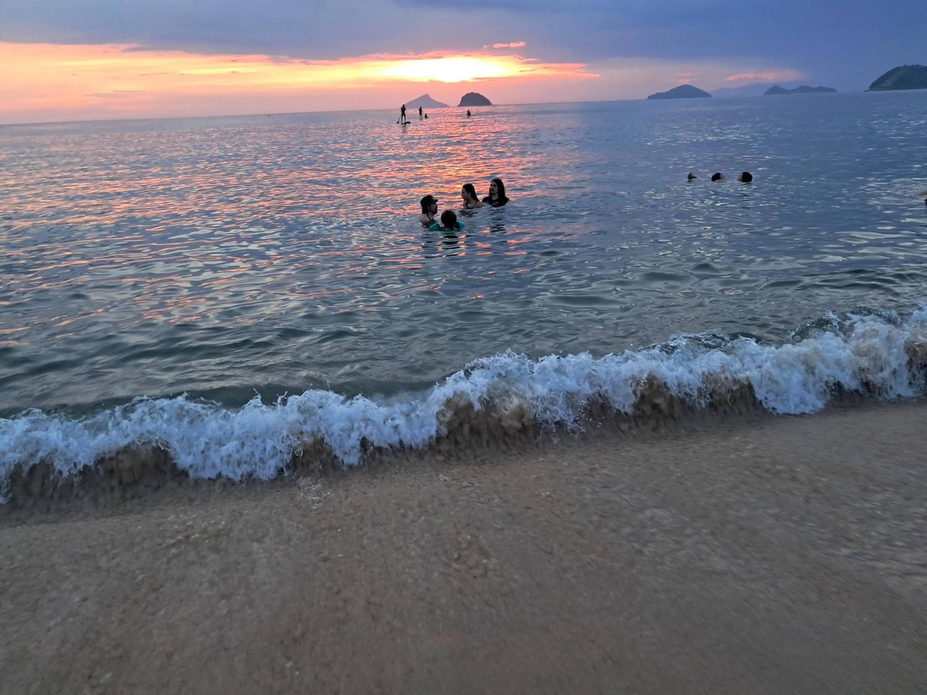 Chalé Praia Boiçucanga wi fi piscina Village Mirante Litoral Norte SP