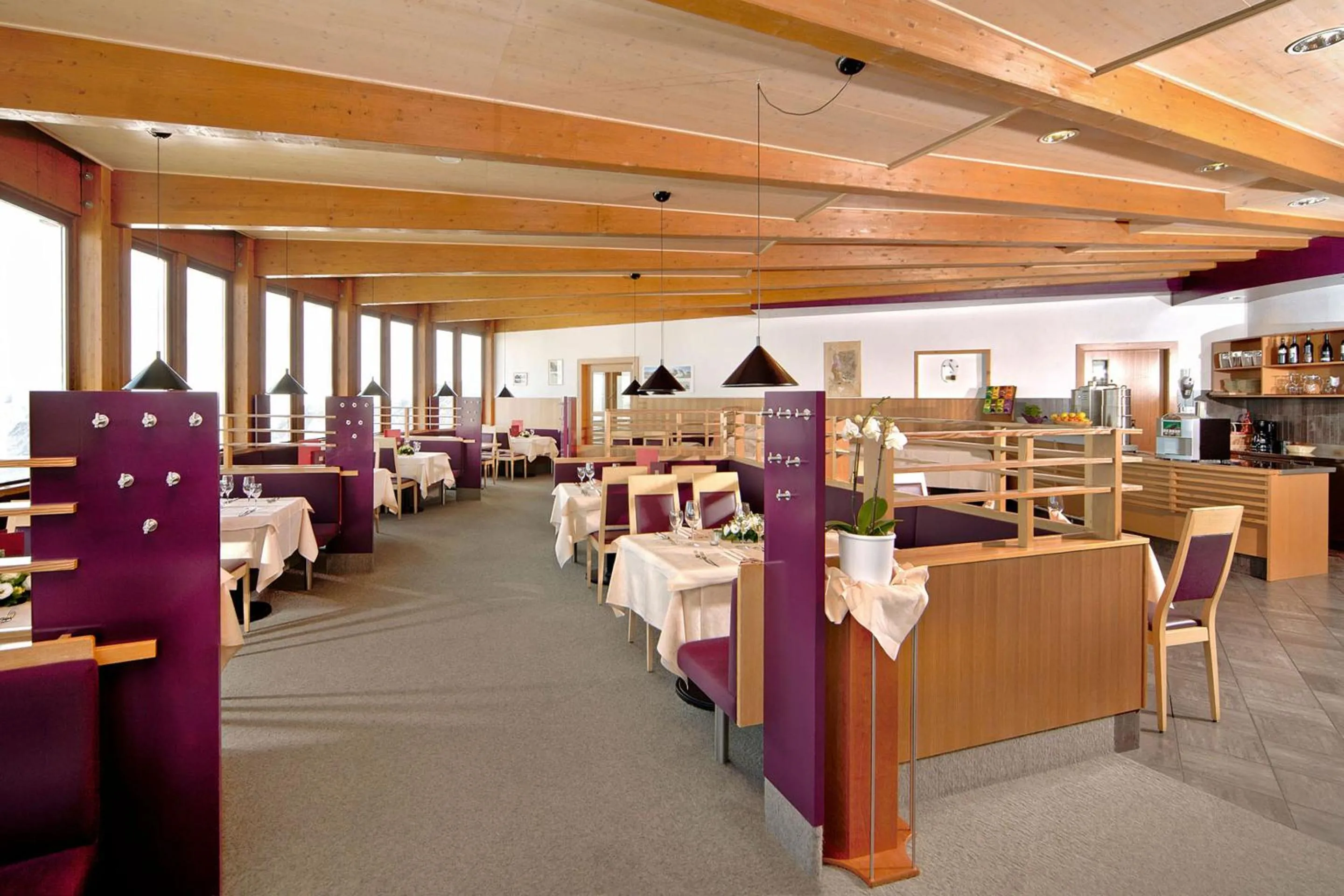 Restaurant/places to eat in Glacier Hotel Grawand