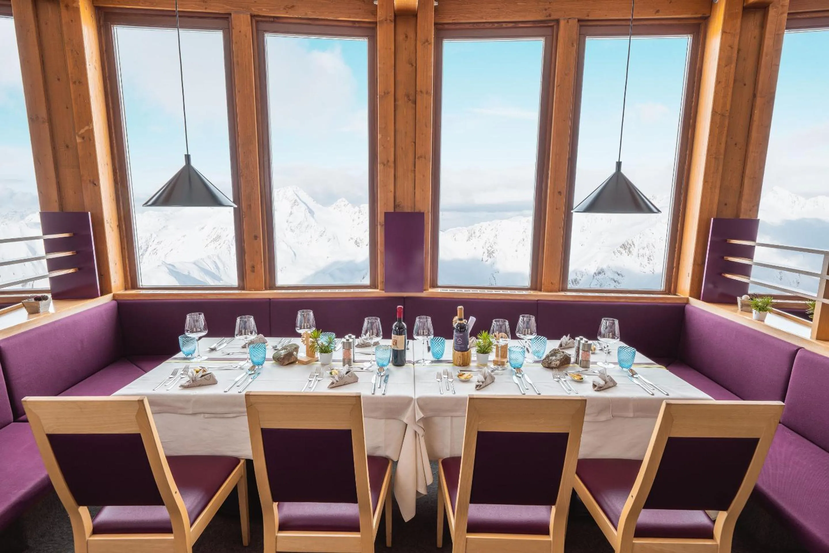 Restaurant/places to eat in Glacier Hotel Grawand
