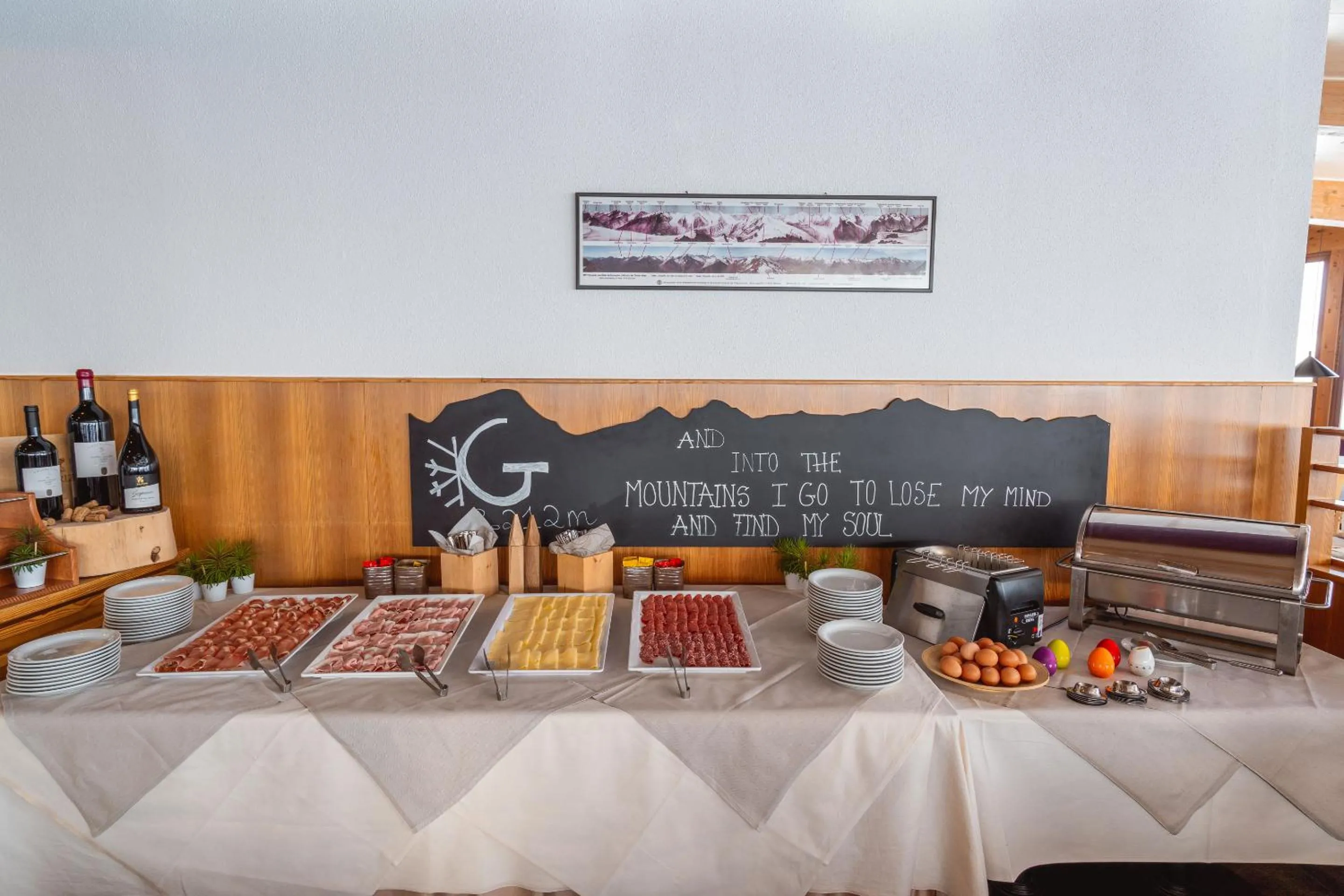 Food and drinks in Glacier Hotel Grawand