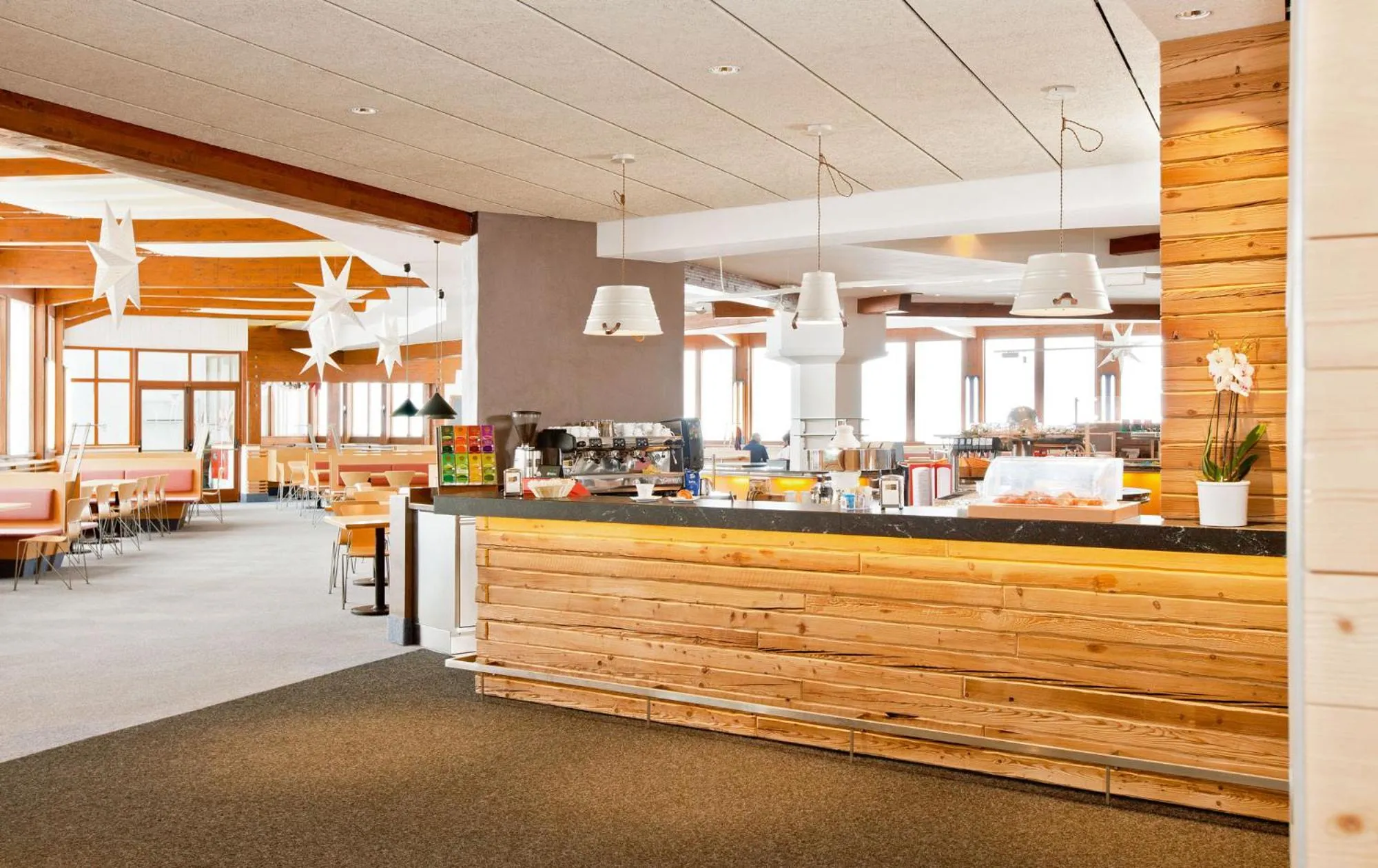 Lounge or bar in Glacier Hotel Grawand