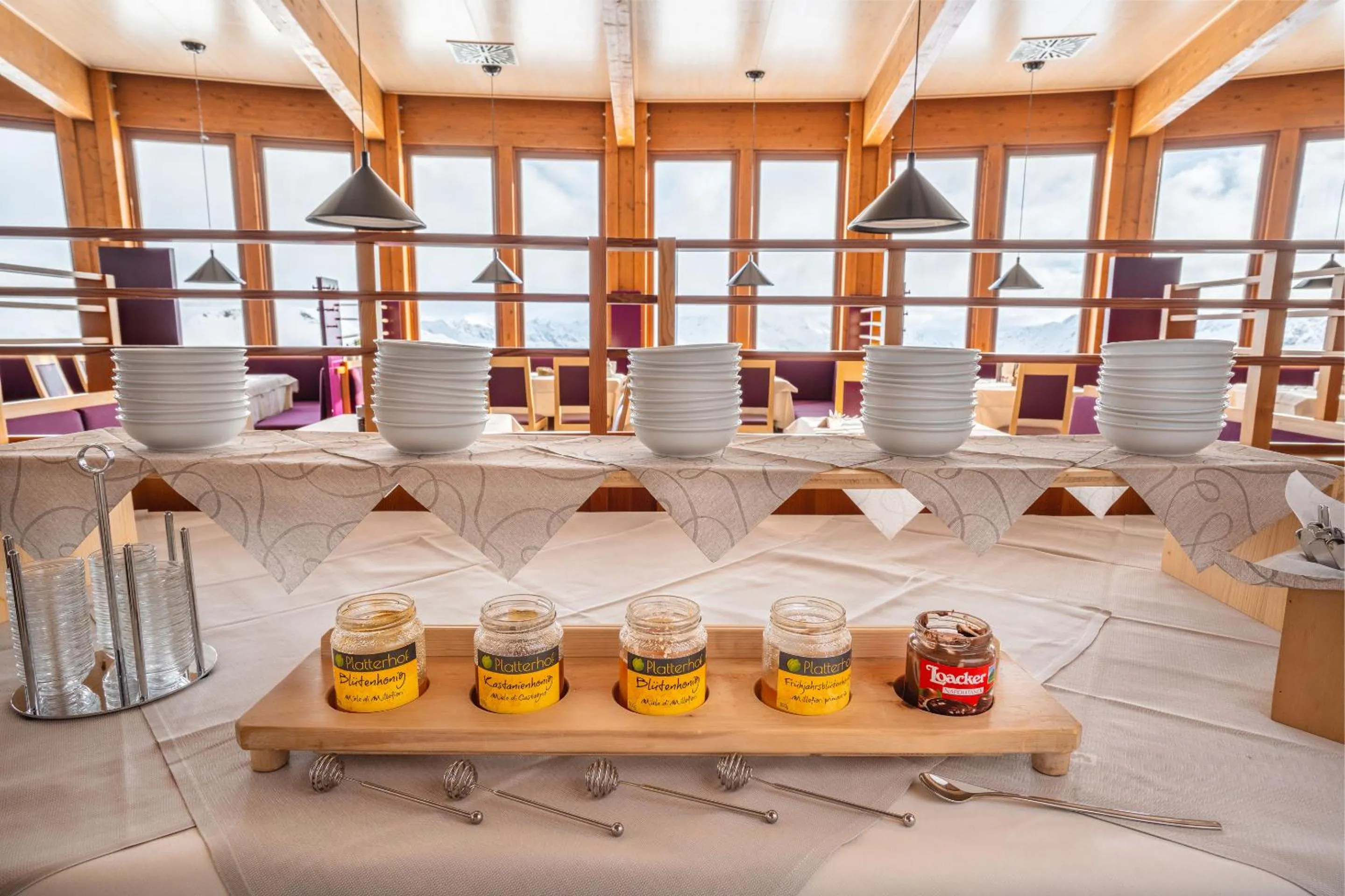 Food and drinks in Glacier Hotel Grawand
