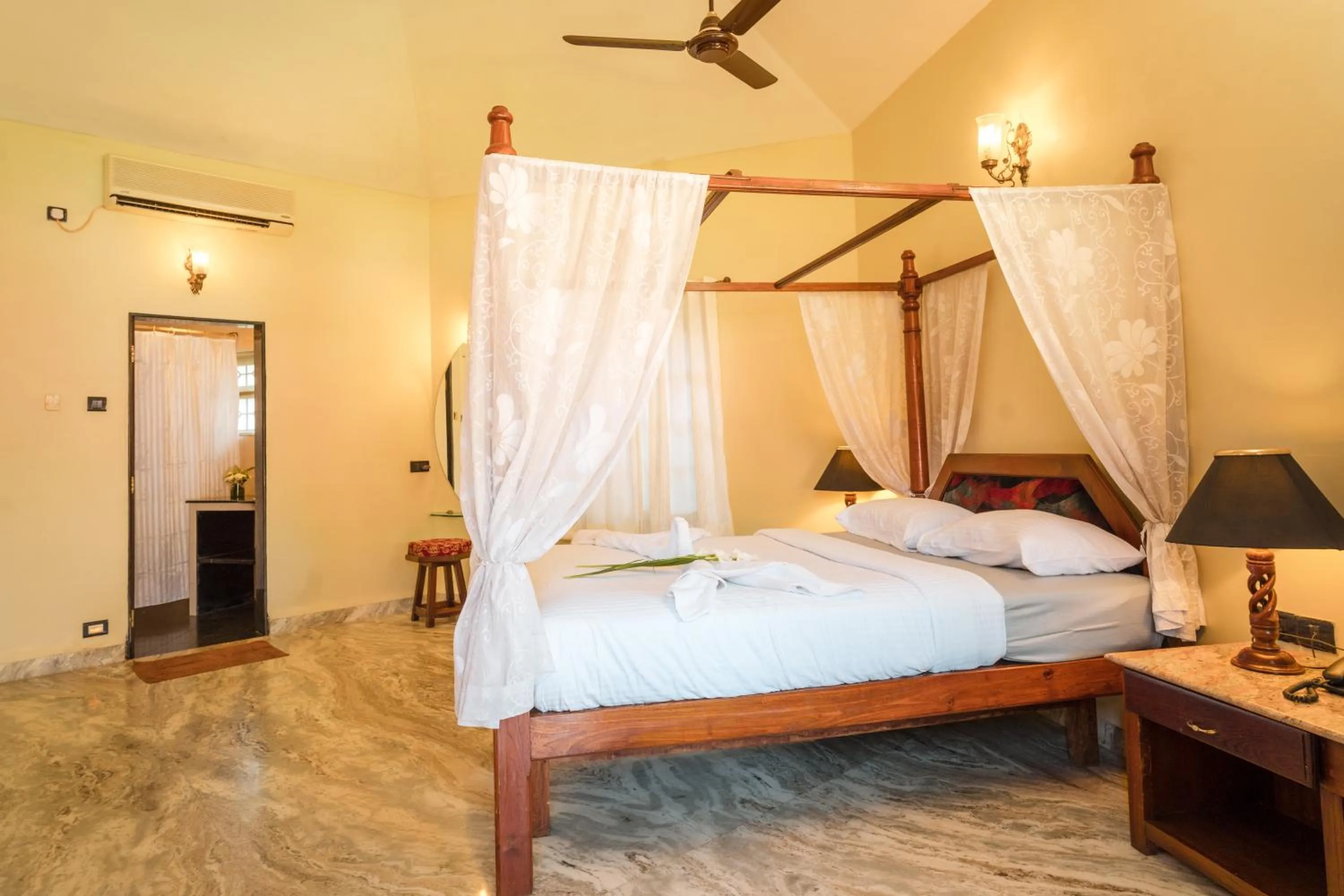 Bed in Leoney Resort Goa