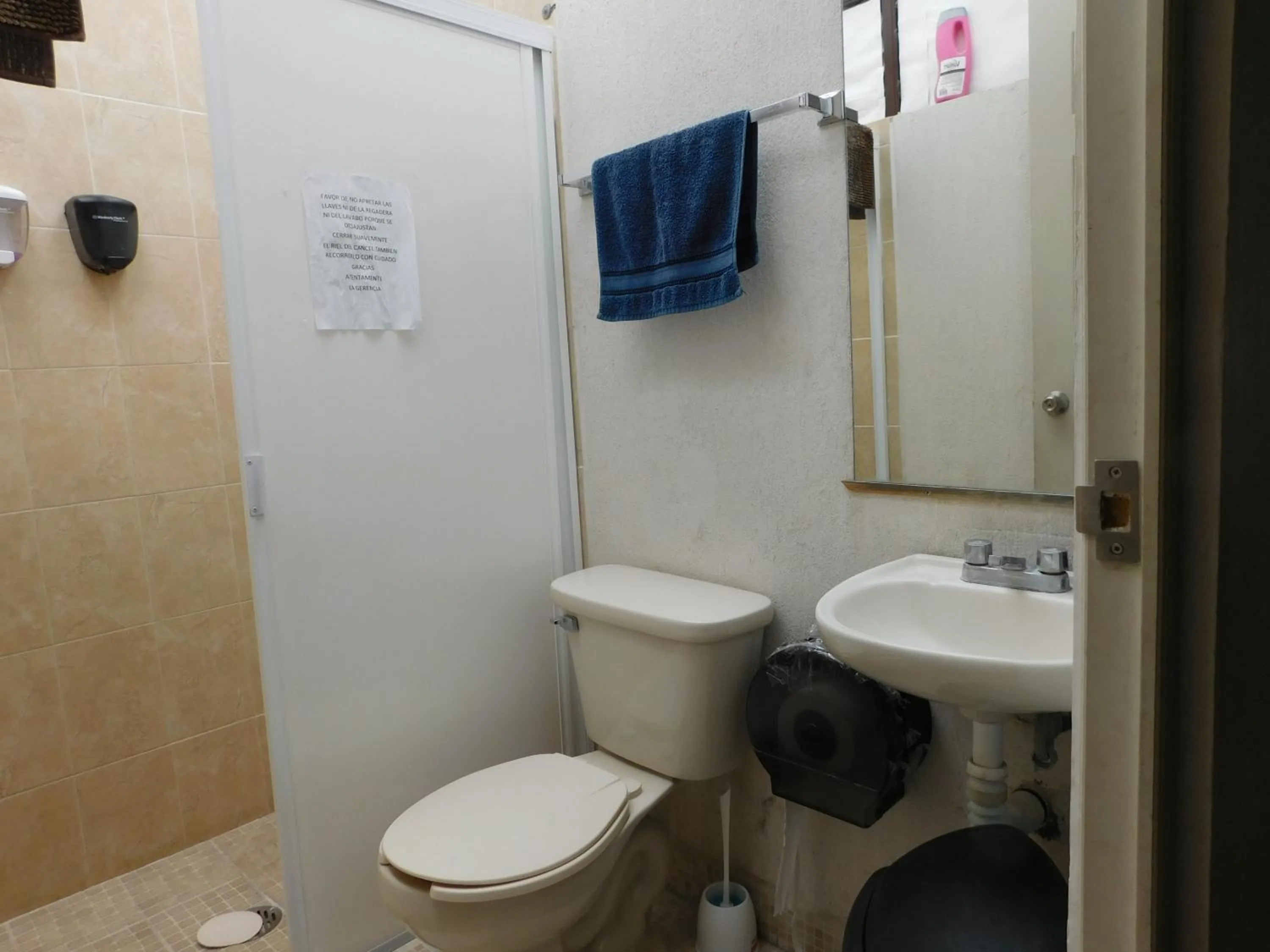 Shower in Casona Luciérnaga-Casa de Huéspedes para Grupos