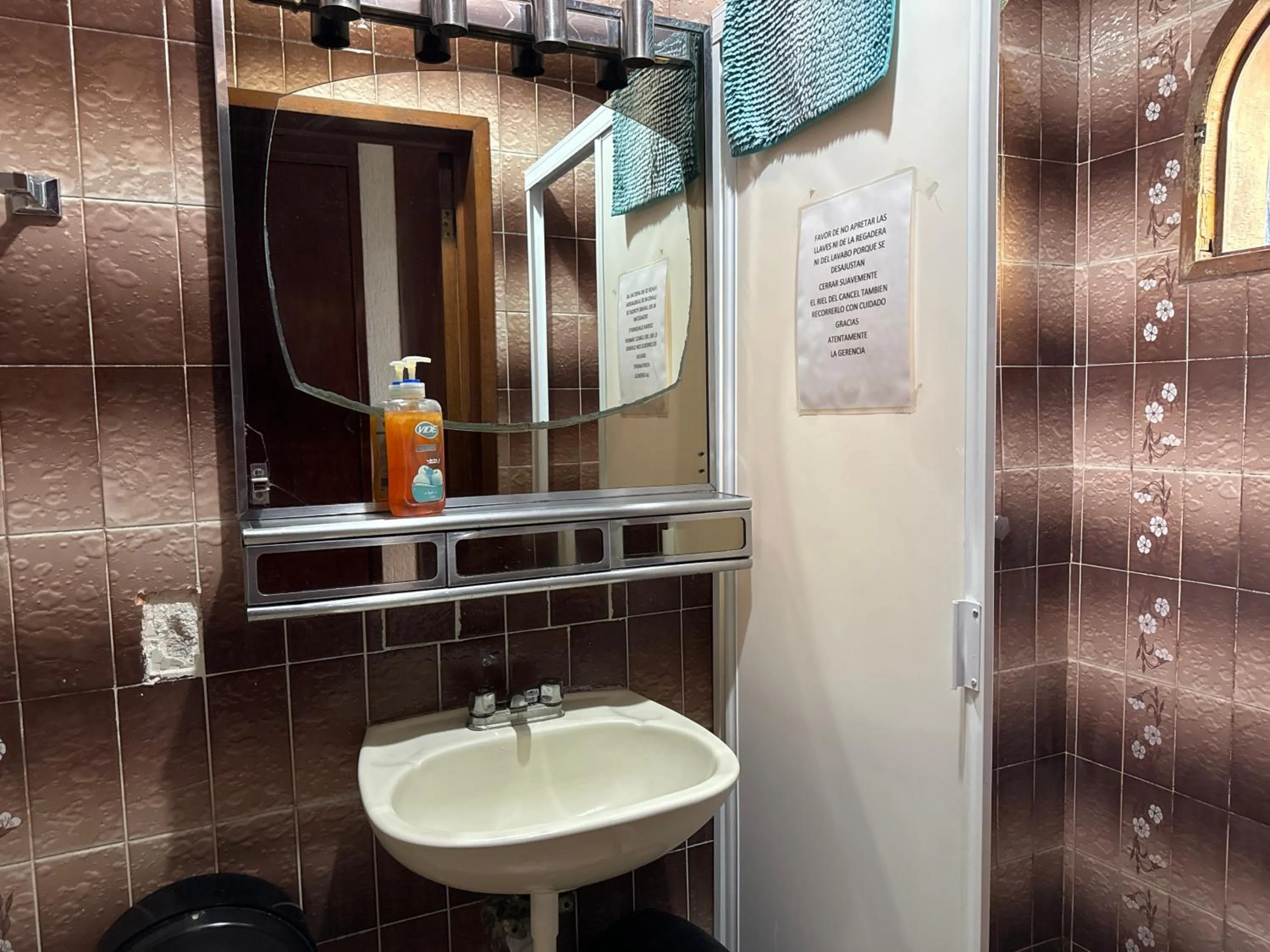 Shower in Casona Luciérnaga-Casa de Huéspedes para Grupos