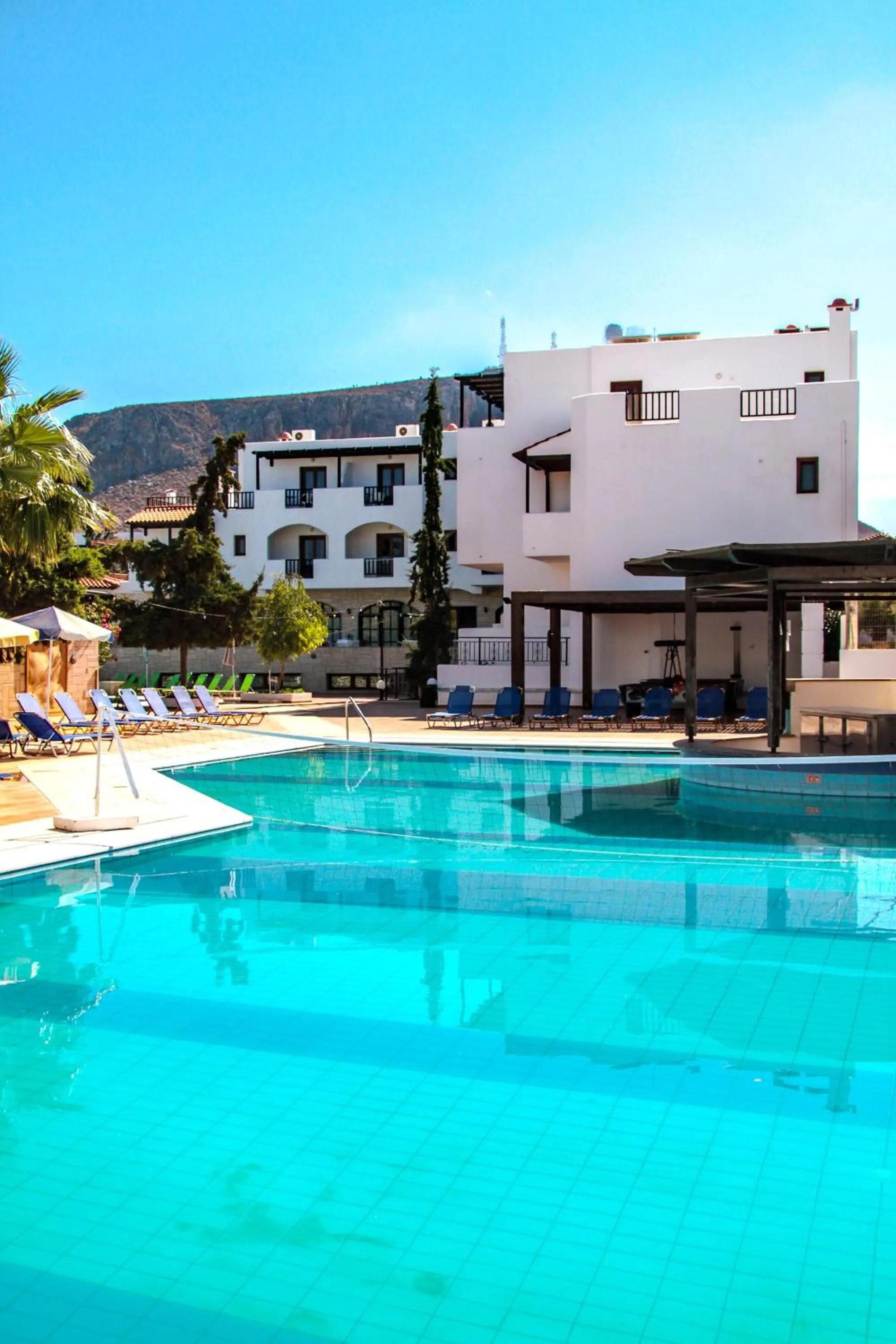 Swimming pool in Lyda Hotel