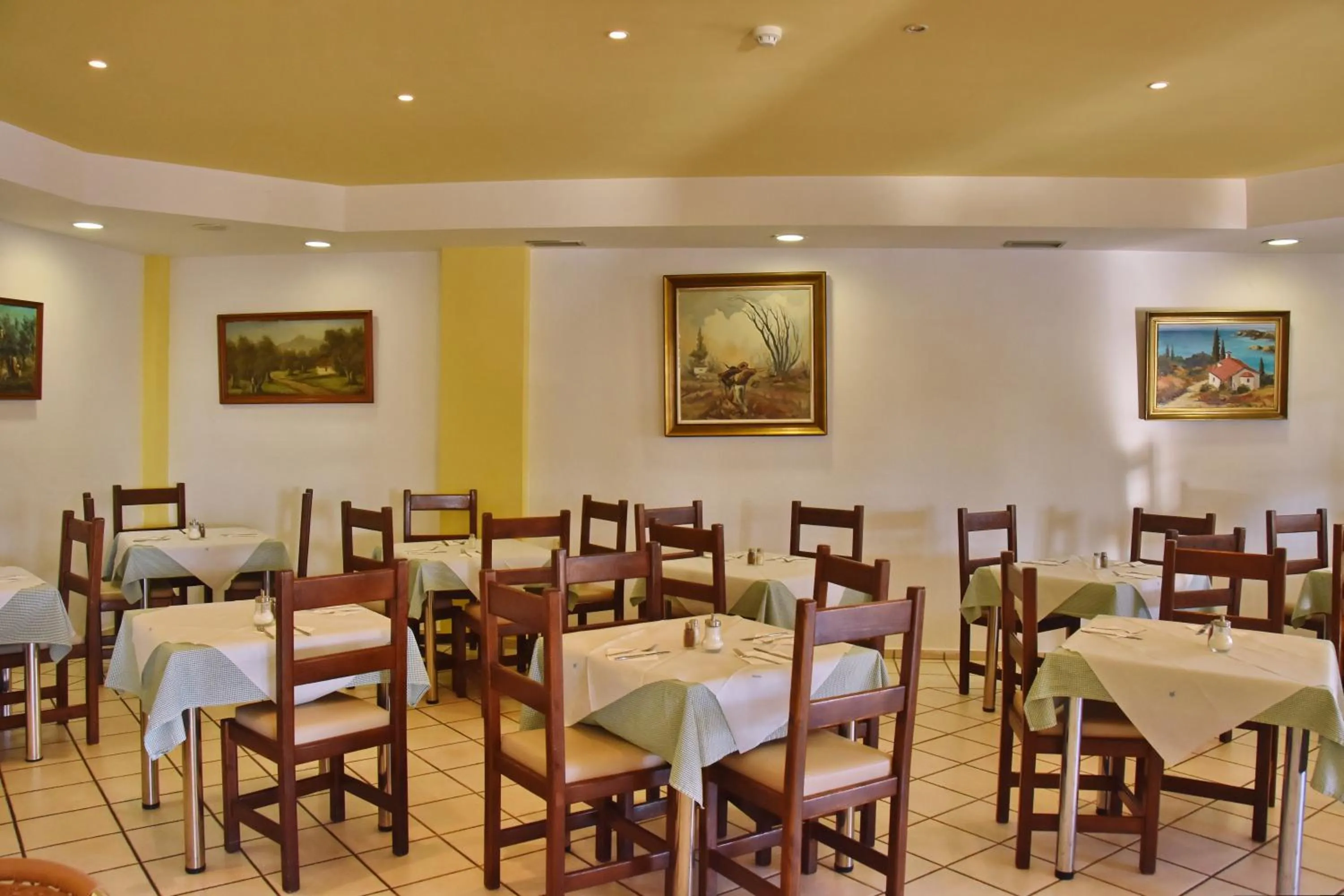 Restaurant/places to eat in Lyda Hotel