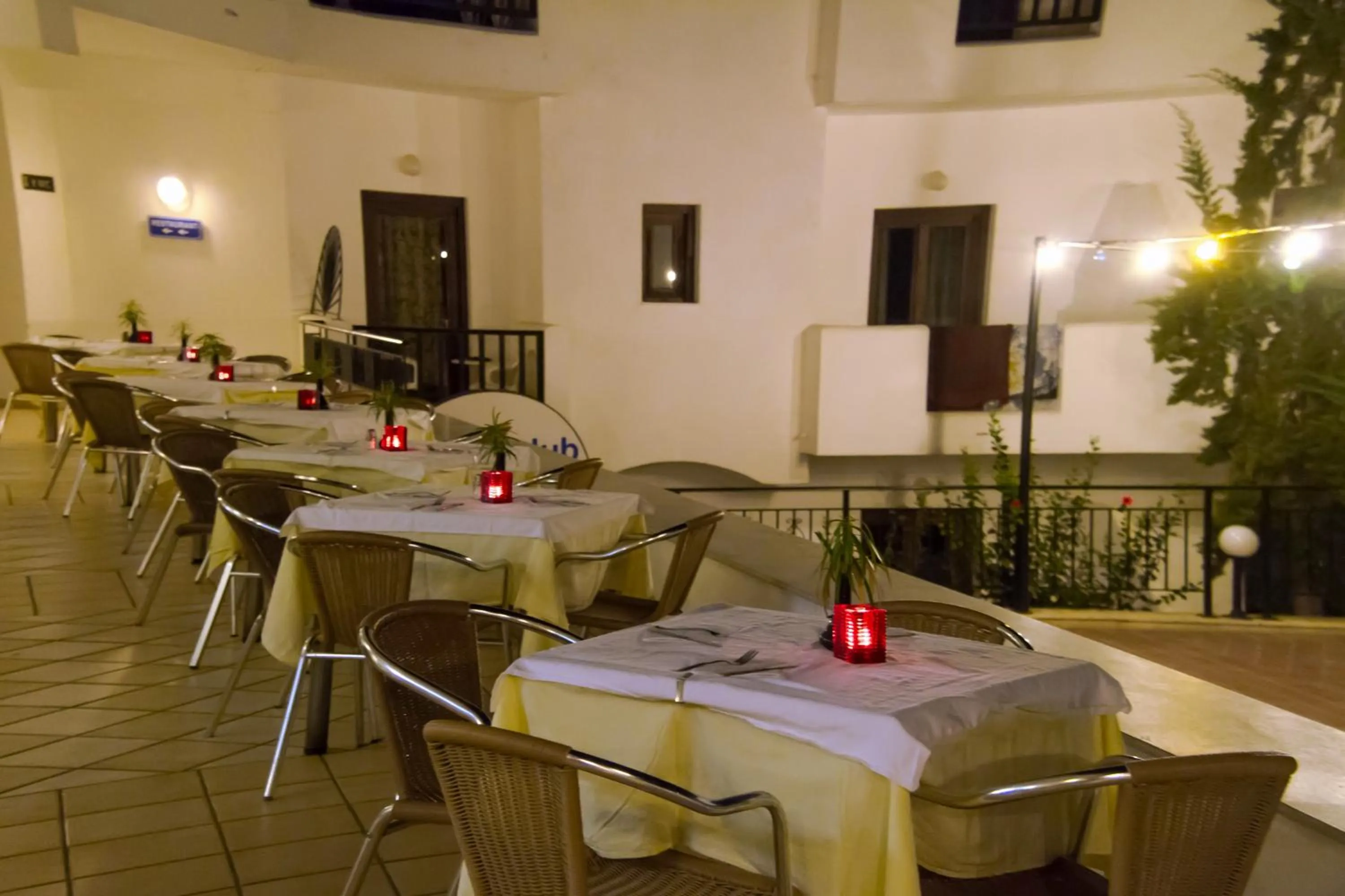 Restaurant/places to eat in Lyda Hotel