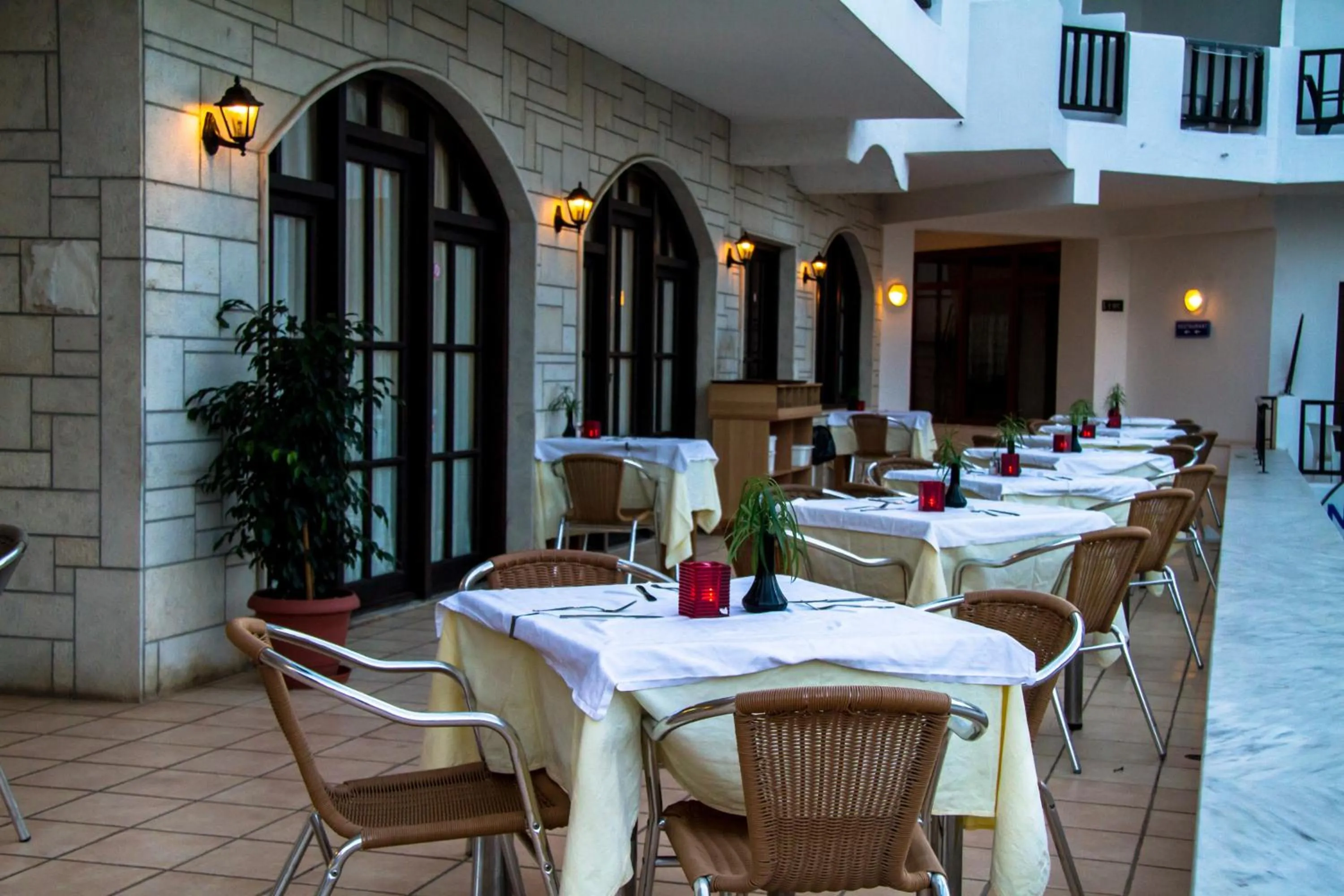 Restaurant/places to eat in Lyda Hotel