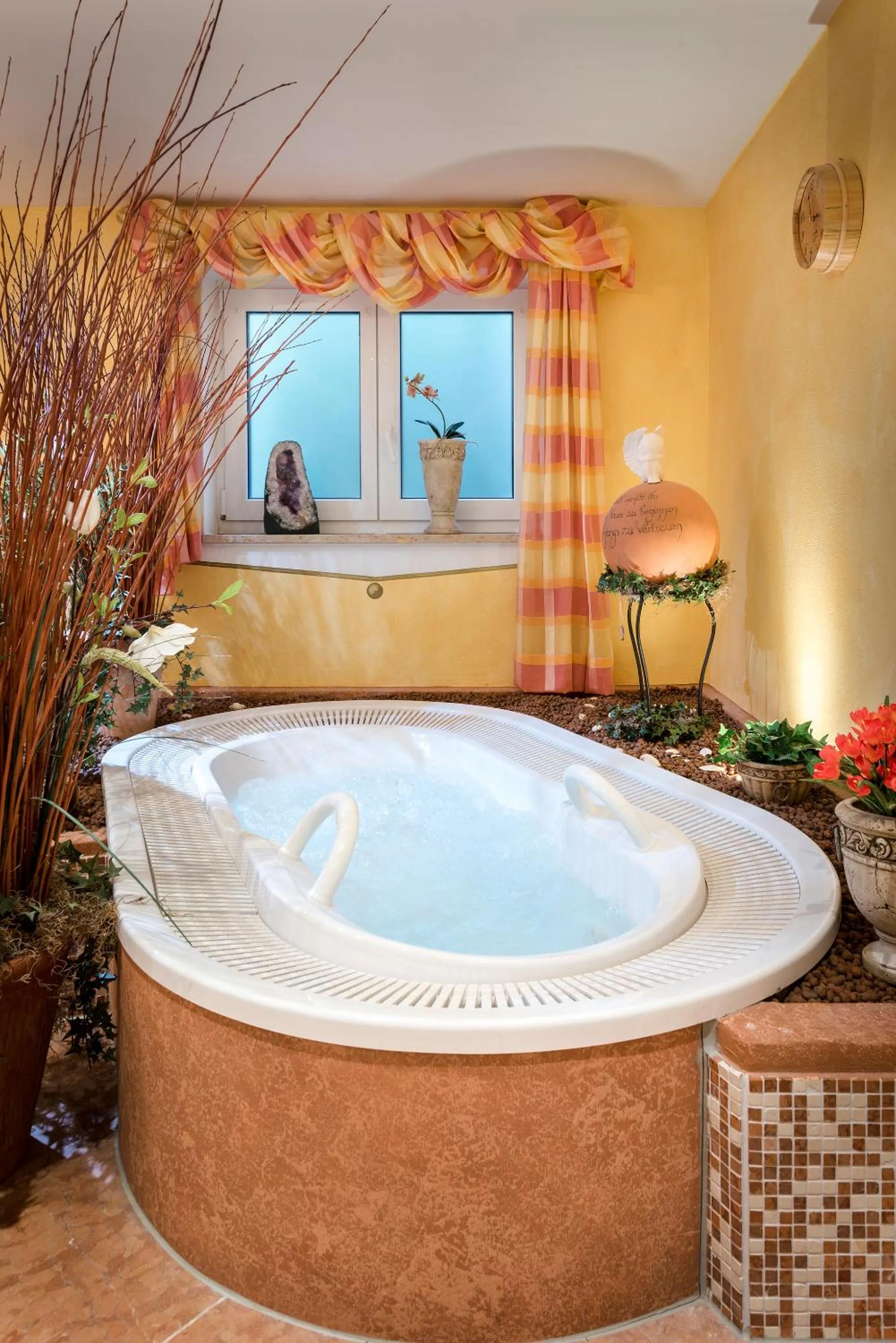 Hot Tub in Wellnesshotel Waldruh