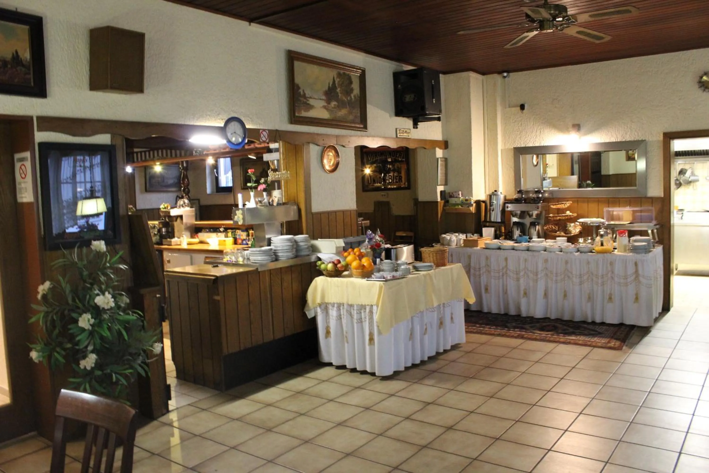 Restaurant/places to eat in Airport-Hotel zum Taubengrund