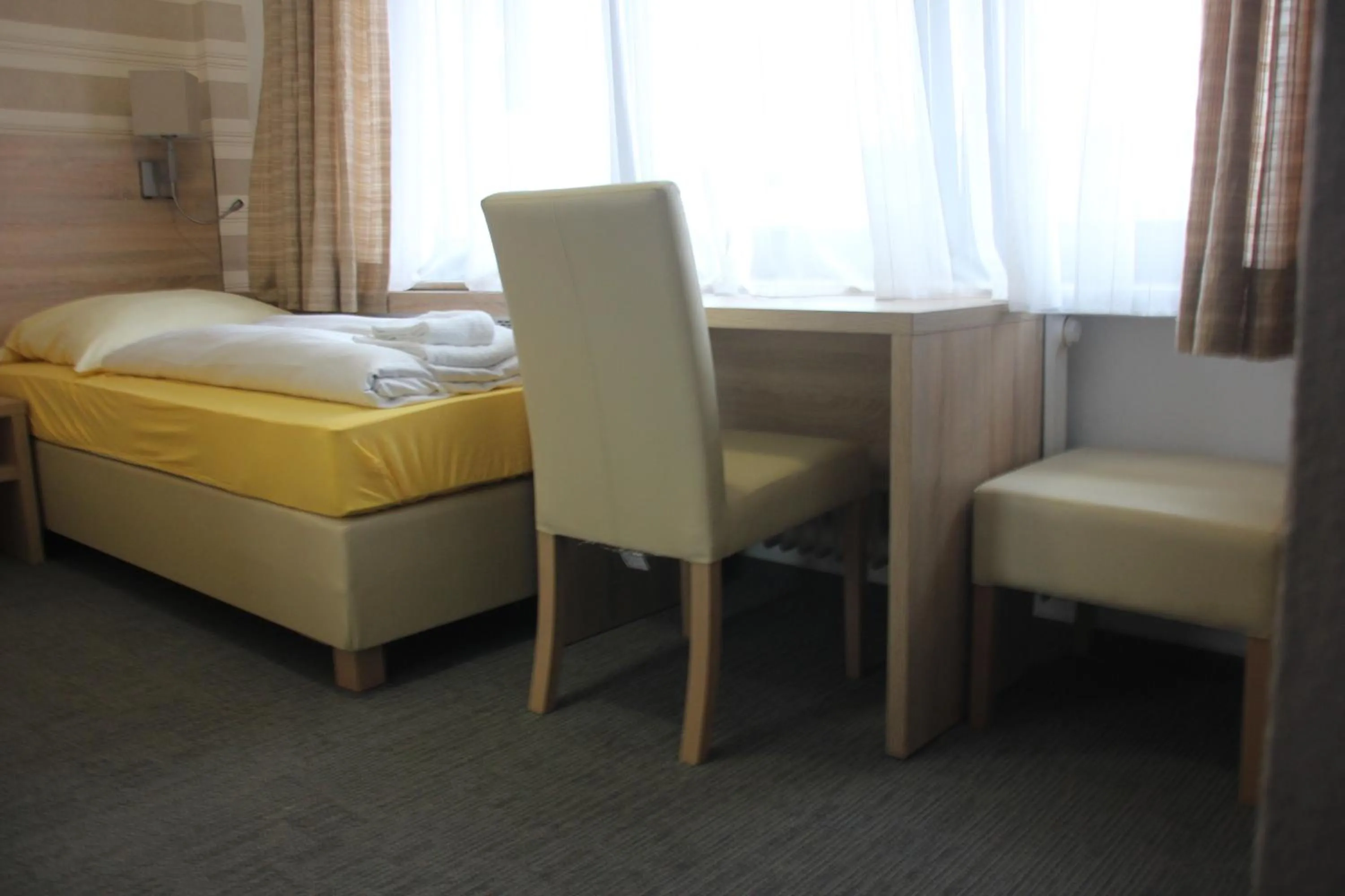 Decorative detail, Bed in Airport-Hotel zum Taubengrund