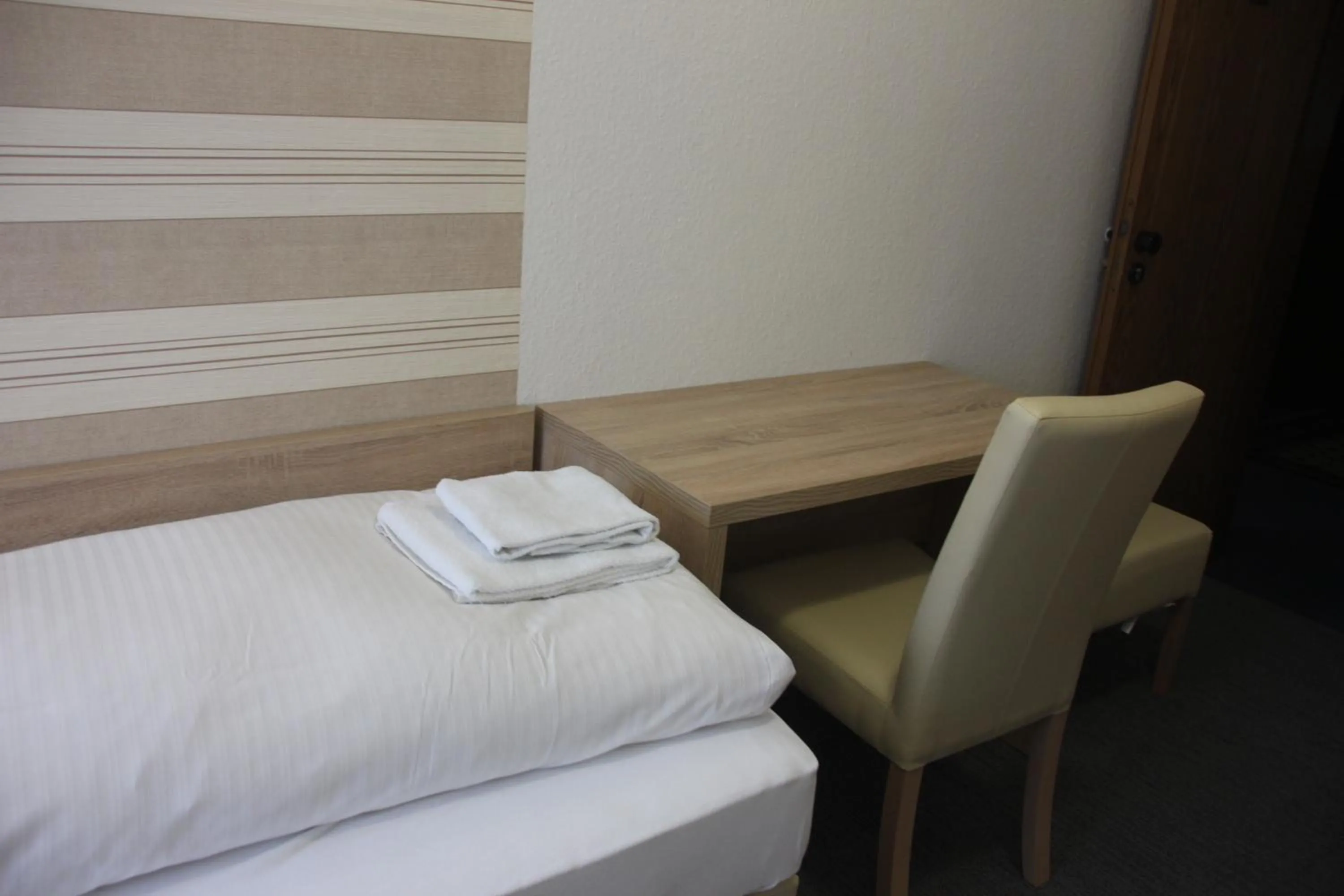 Decorative detail, Bed in Airport-Hotel zum Taubengrund