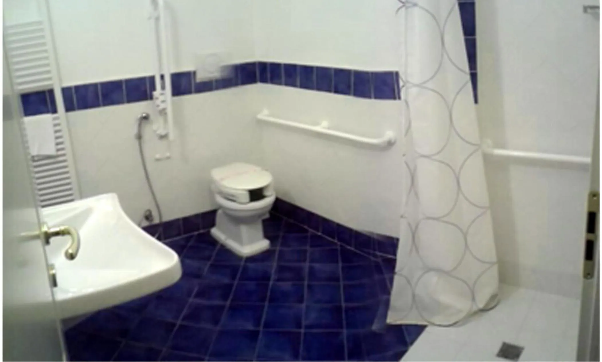 Bathroom in Poggio all'Agnello Sport & Family Holidays